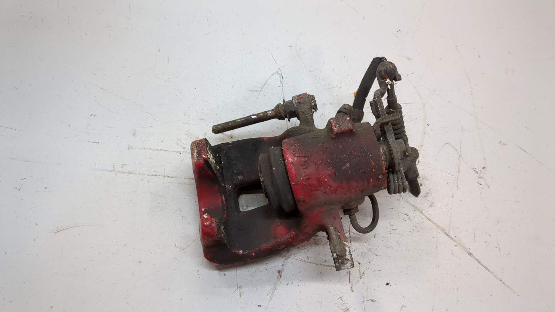 Суппорт задний левый