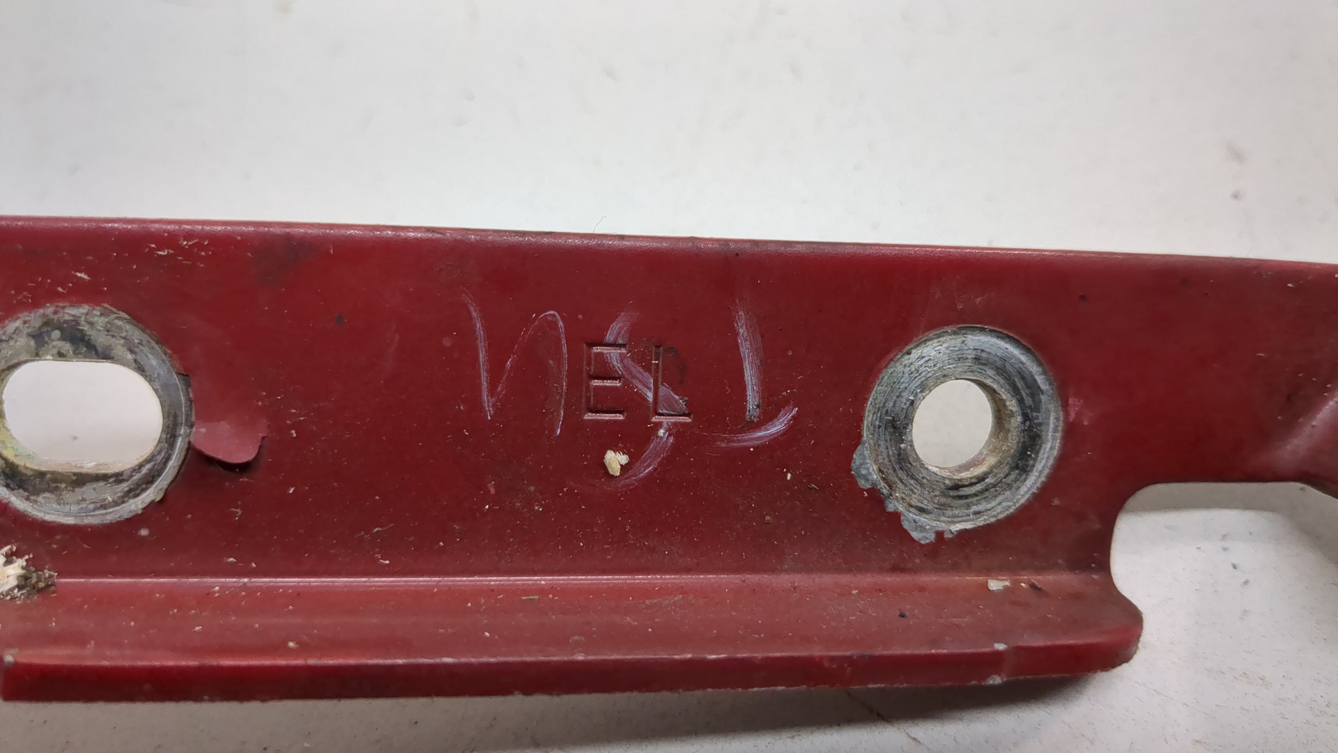 Петля капота левая