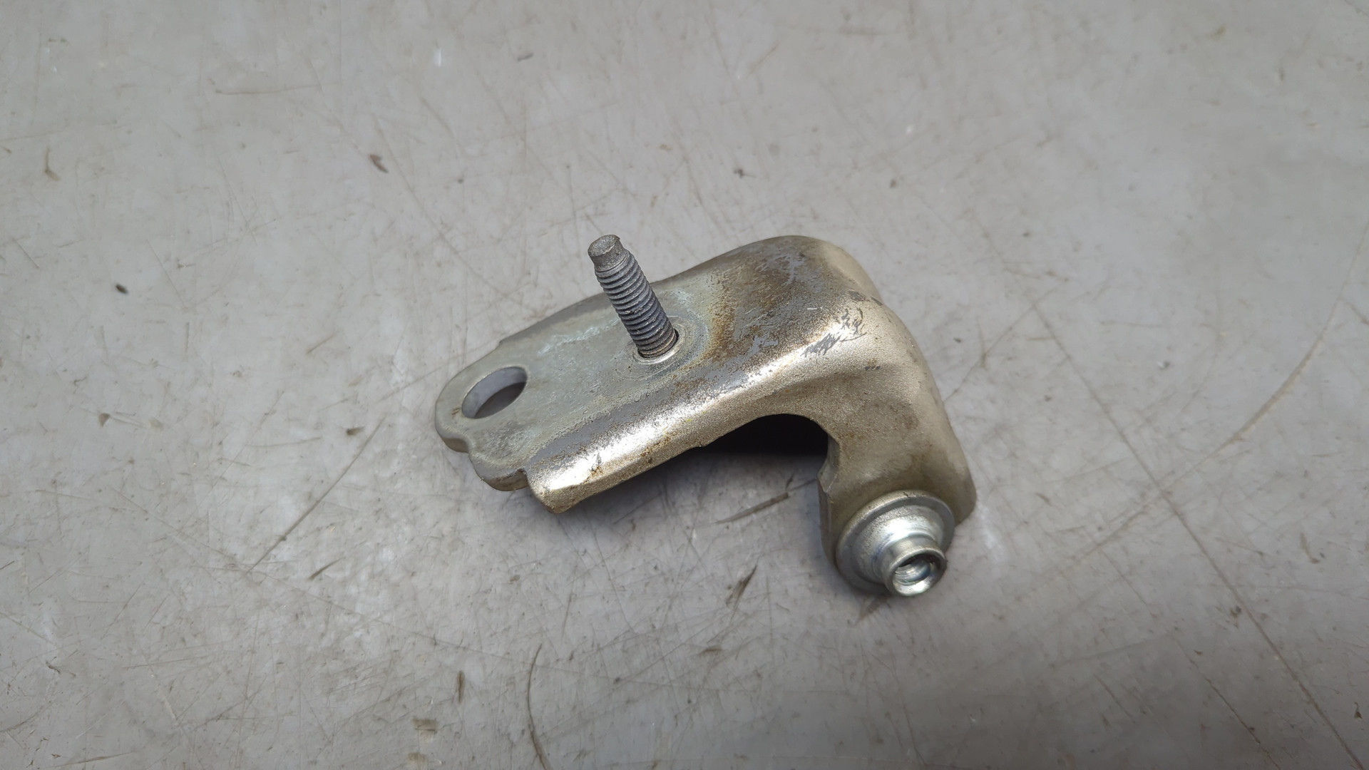 Петля двери