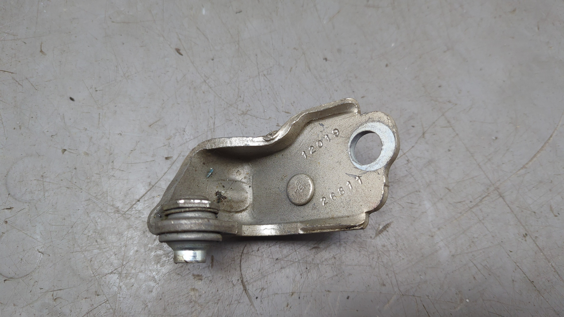 Петля двери