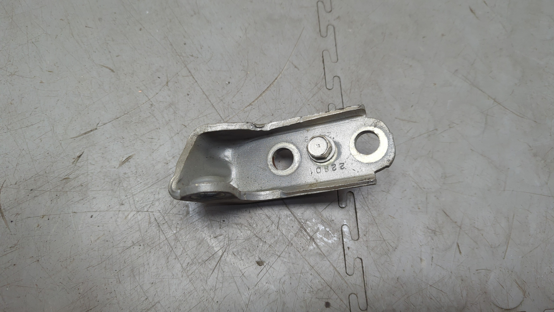 Петля двери