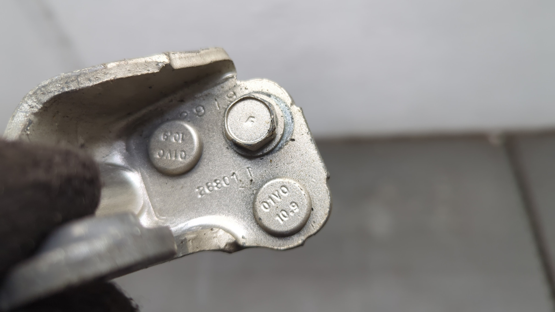 Петля двери