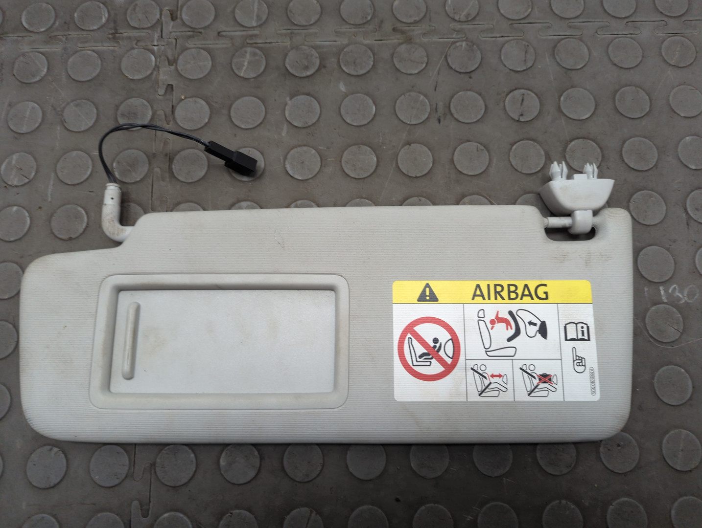 Козырек солнцезащитный