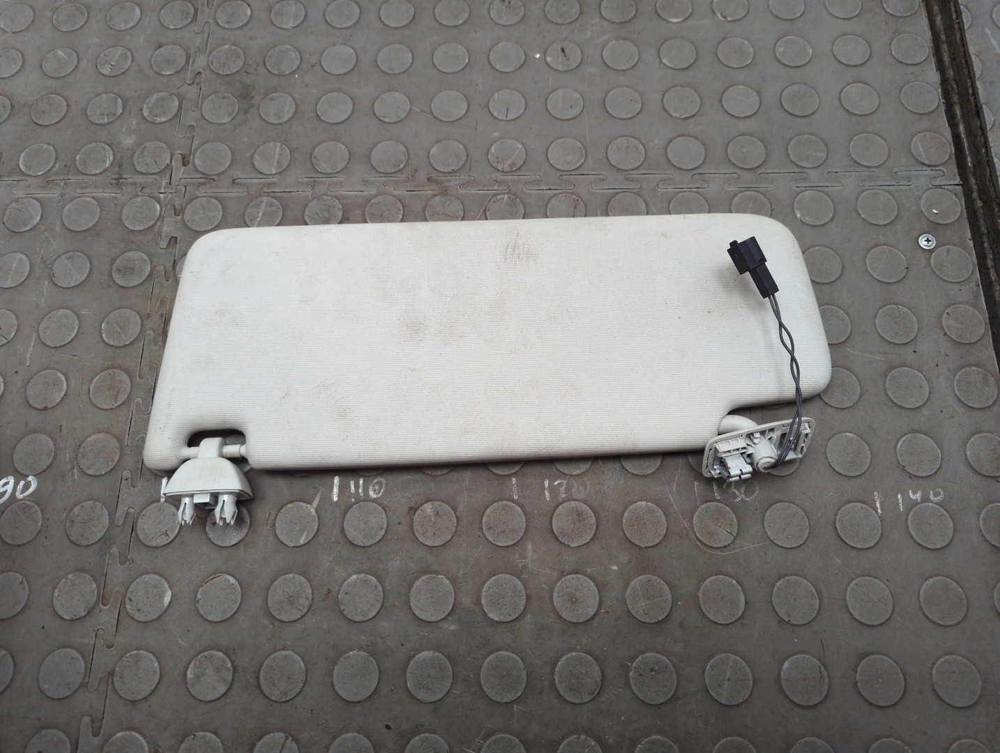 Козырек солнцезащитный