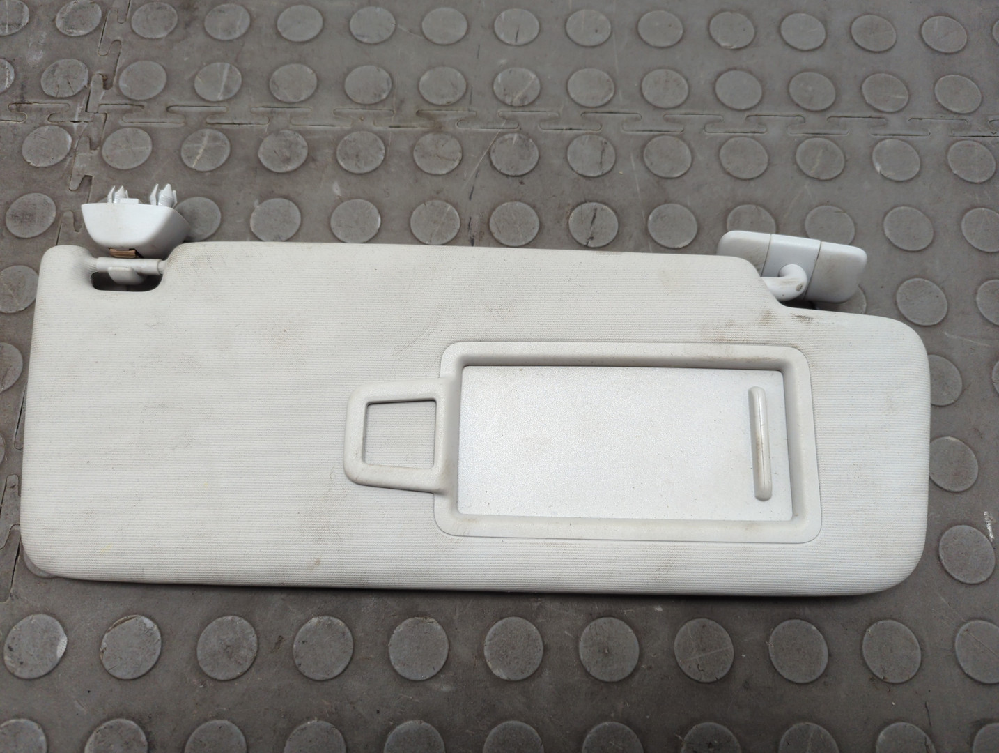 Козырек солнцезащитный