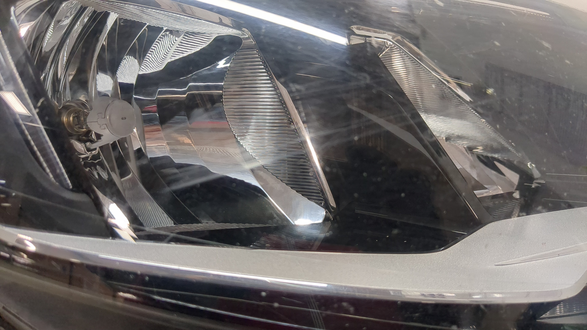 Фара правая