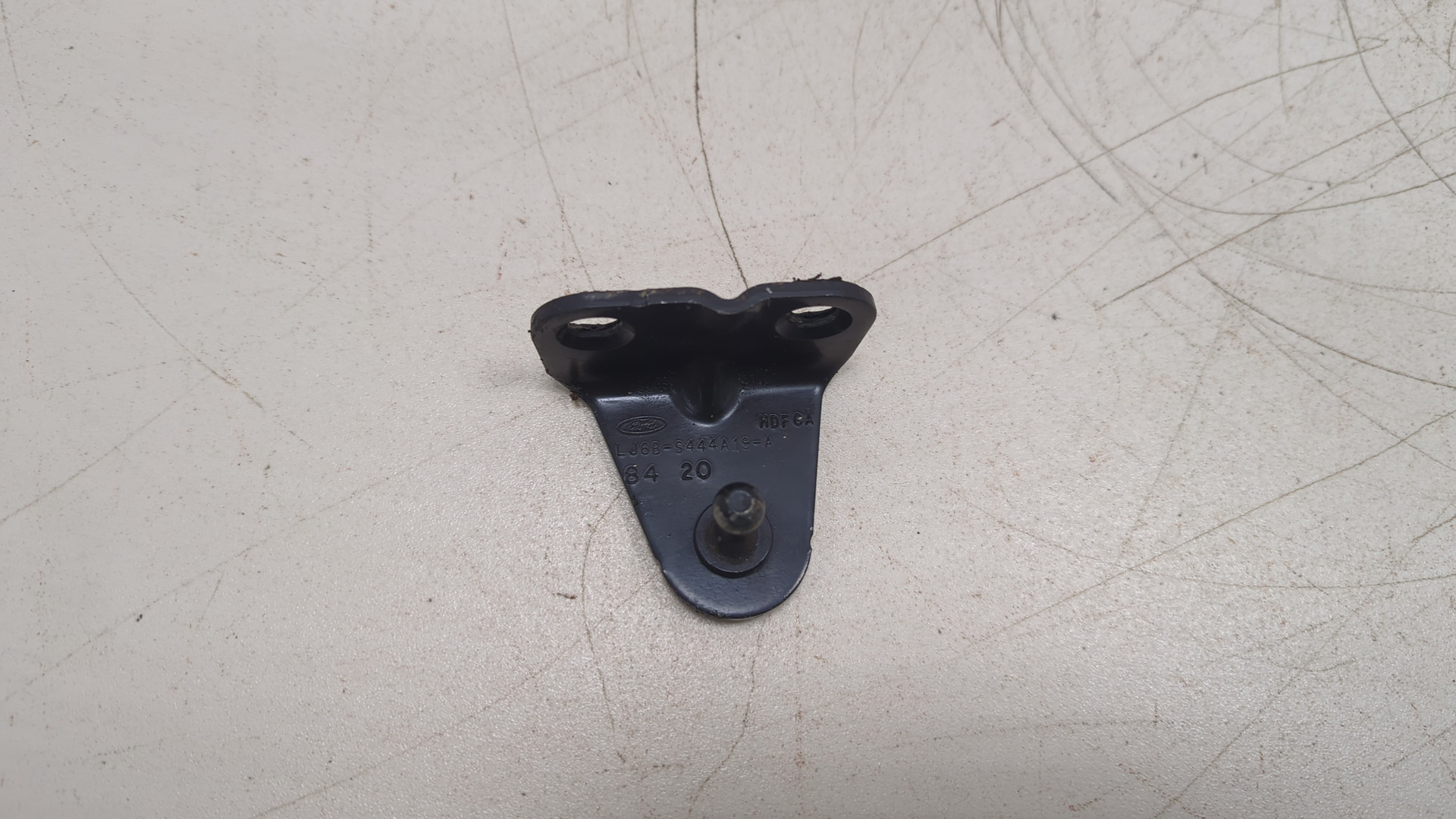 Кронштейн амортизатора