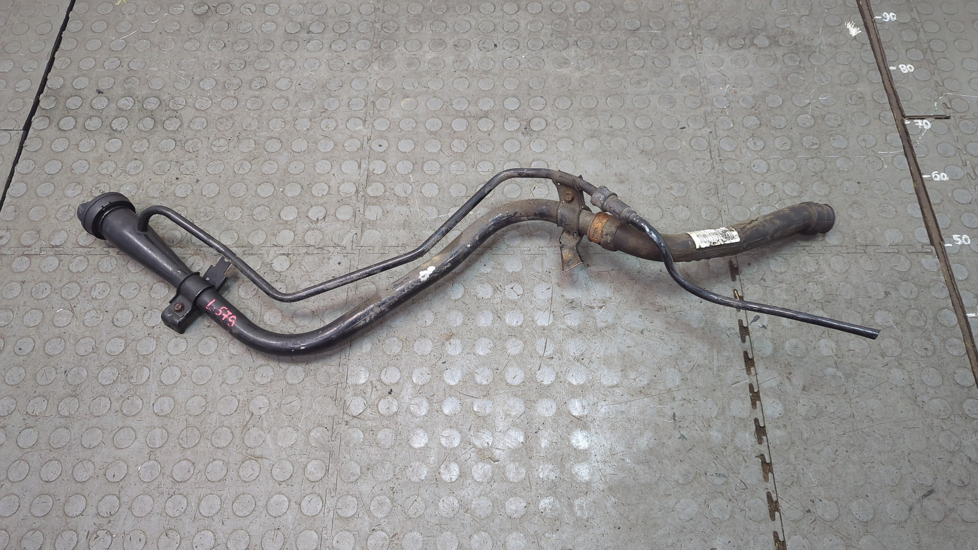 Горловина топливного бака