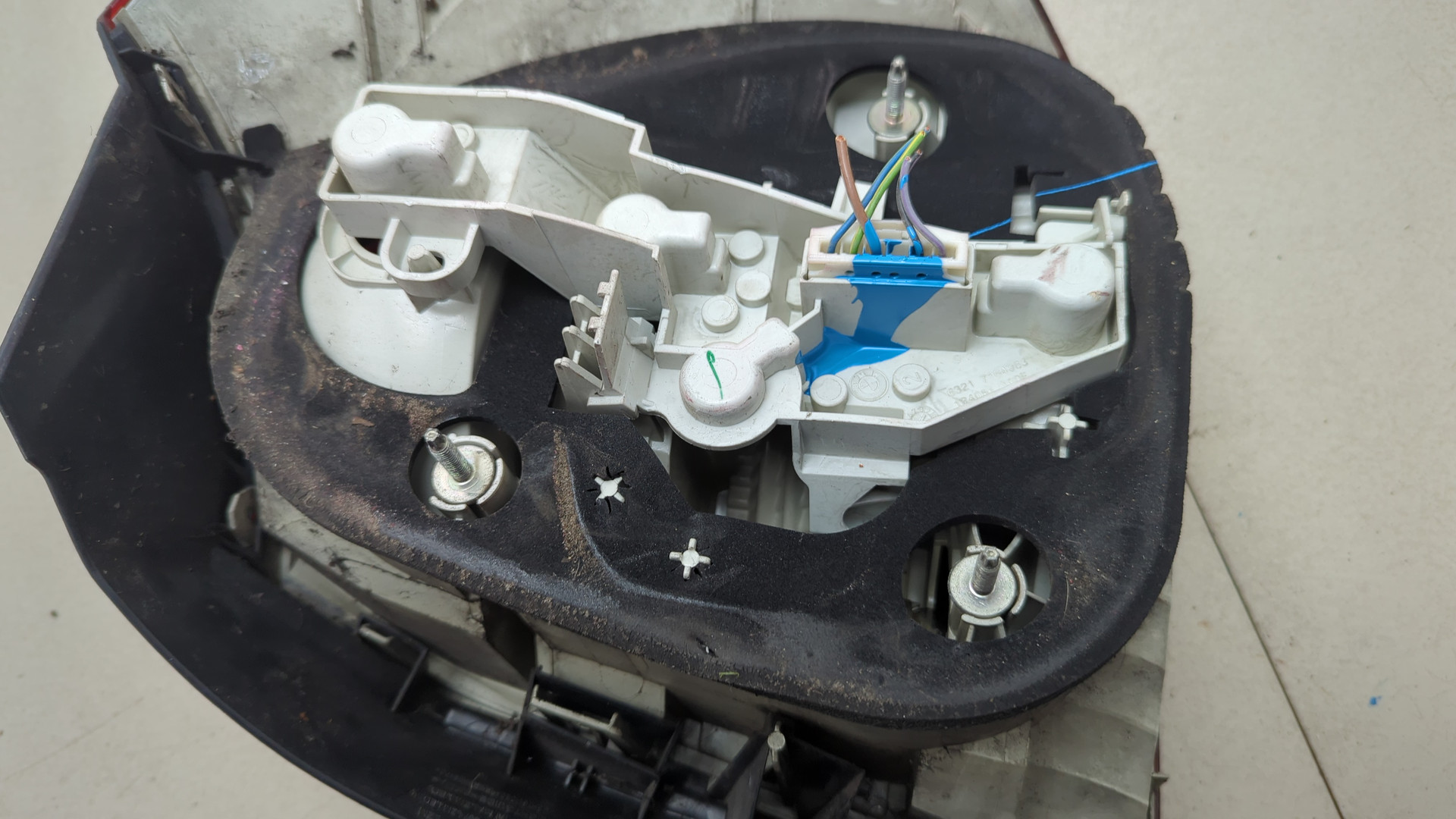 Фонарь задний левый