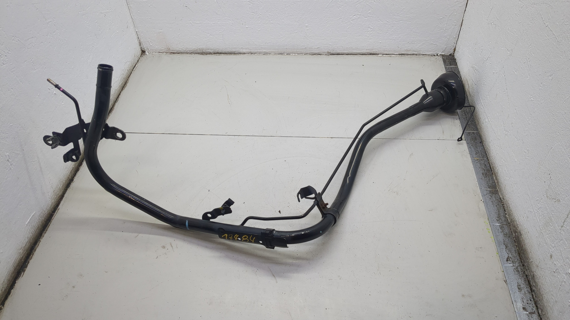 Горловина топливного бака