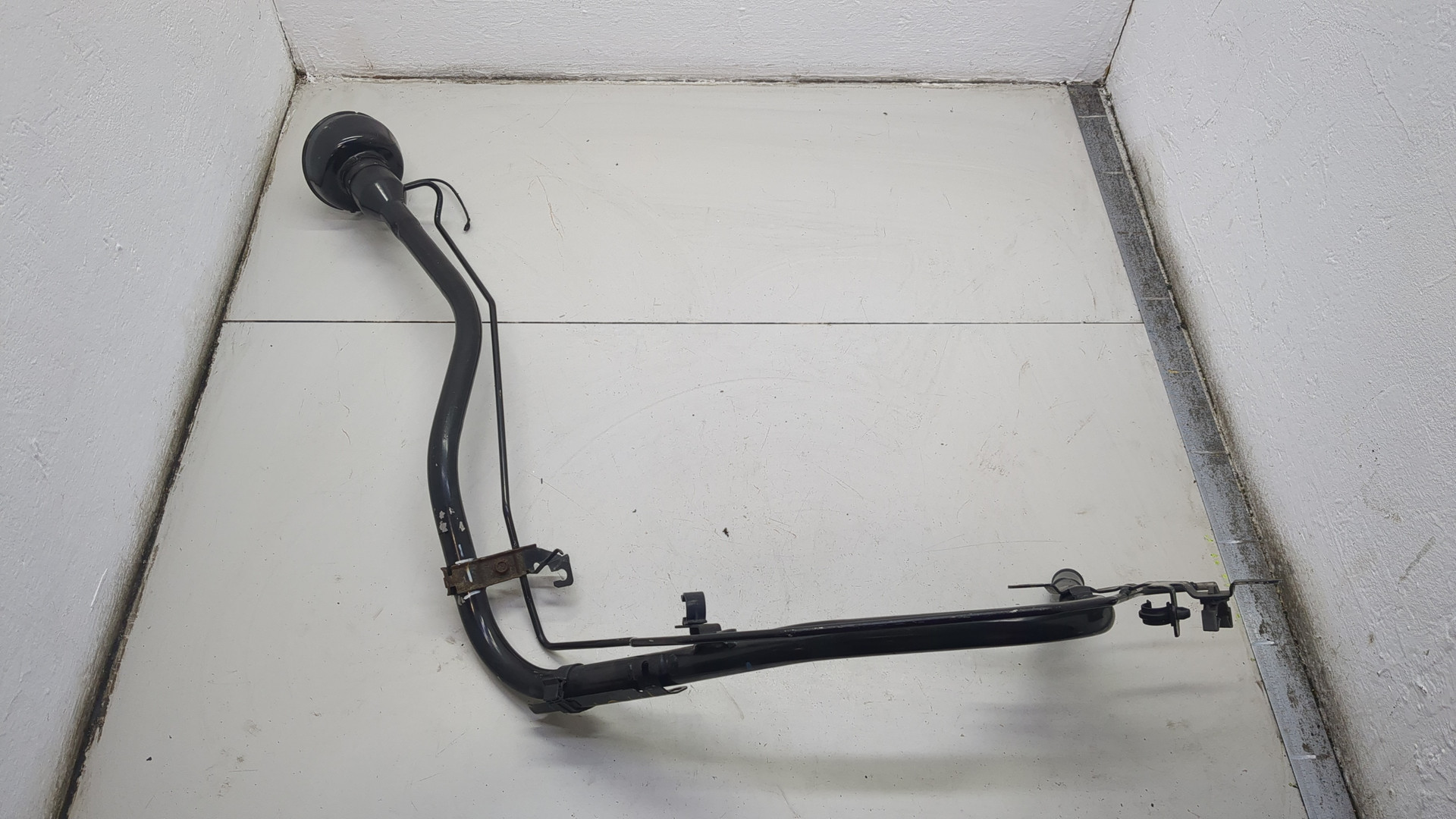 Горловина топливного бака