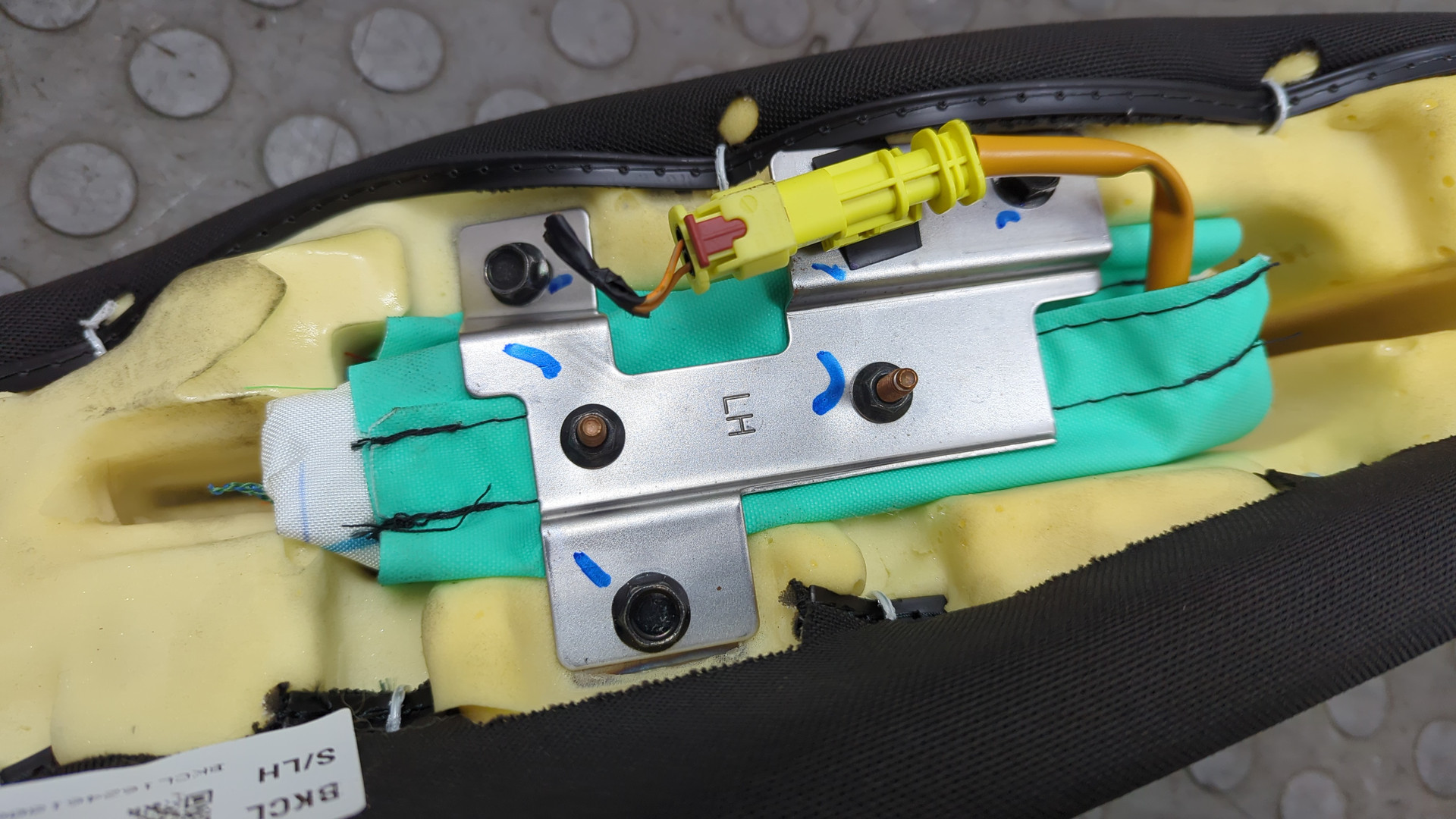 Подушка безопасности боковая (в сиденье)