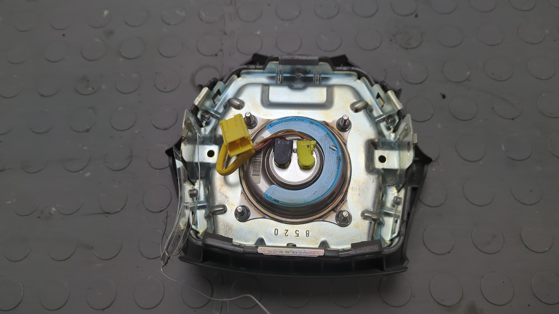 Подушка безопасности в рулевое колесо