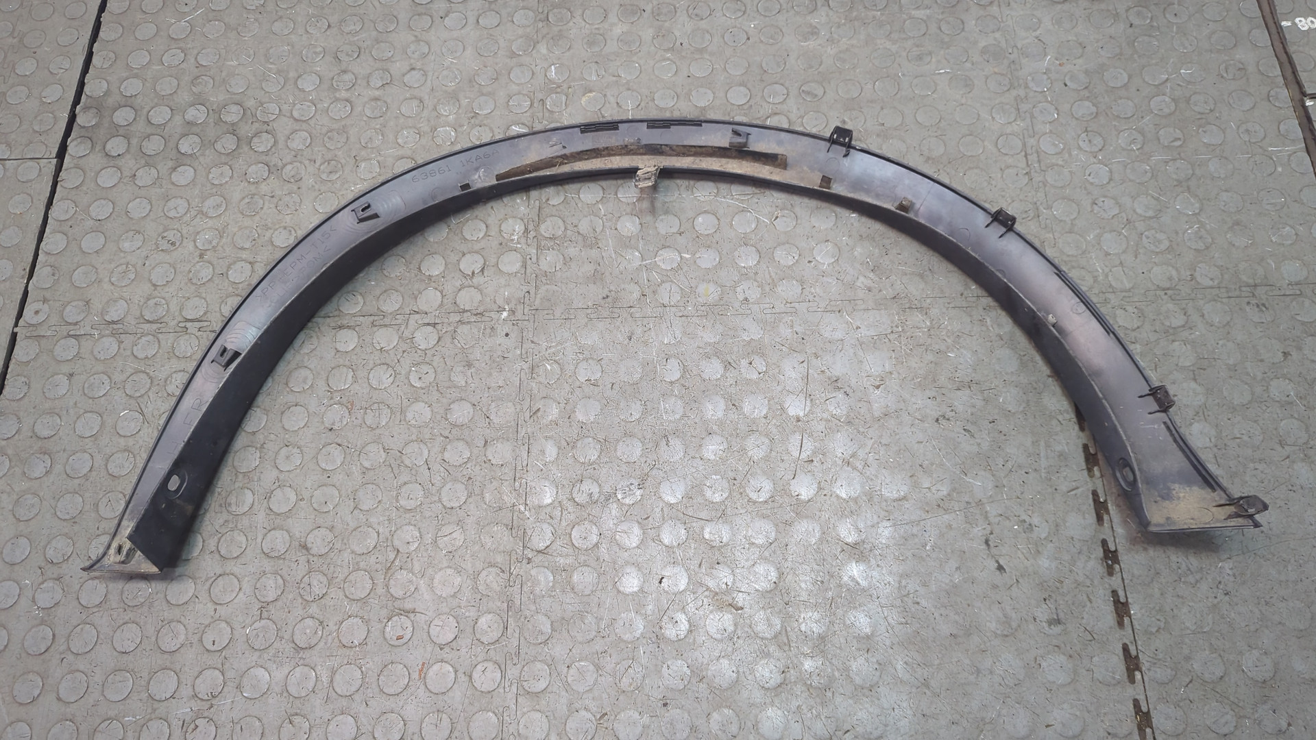 Накладка переднего крыла левого