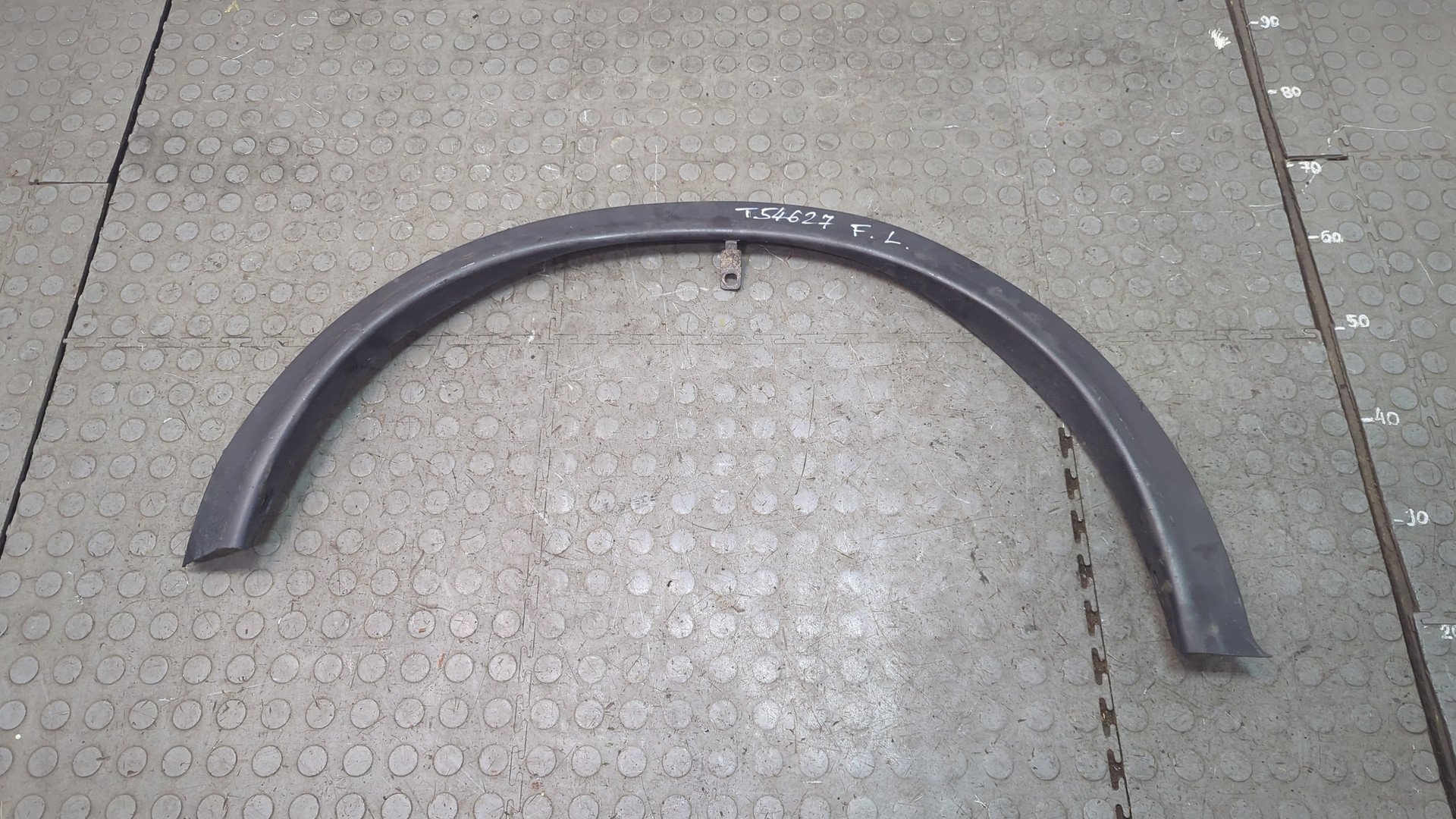 Накладка переднего крыла левого