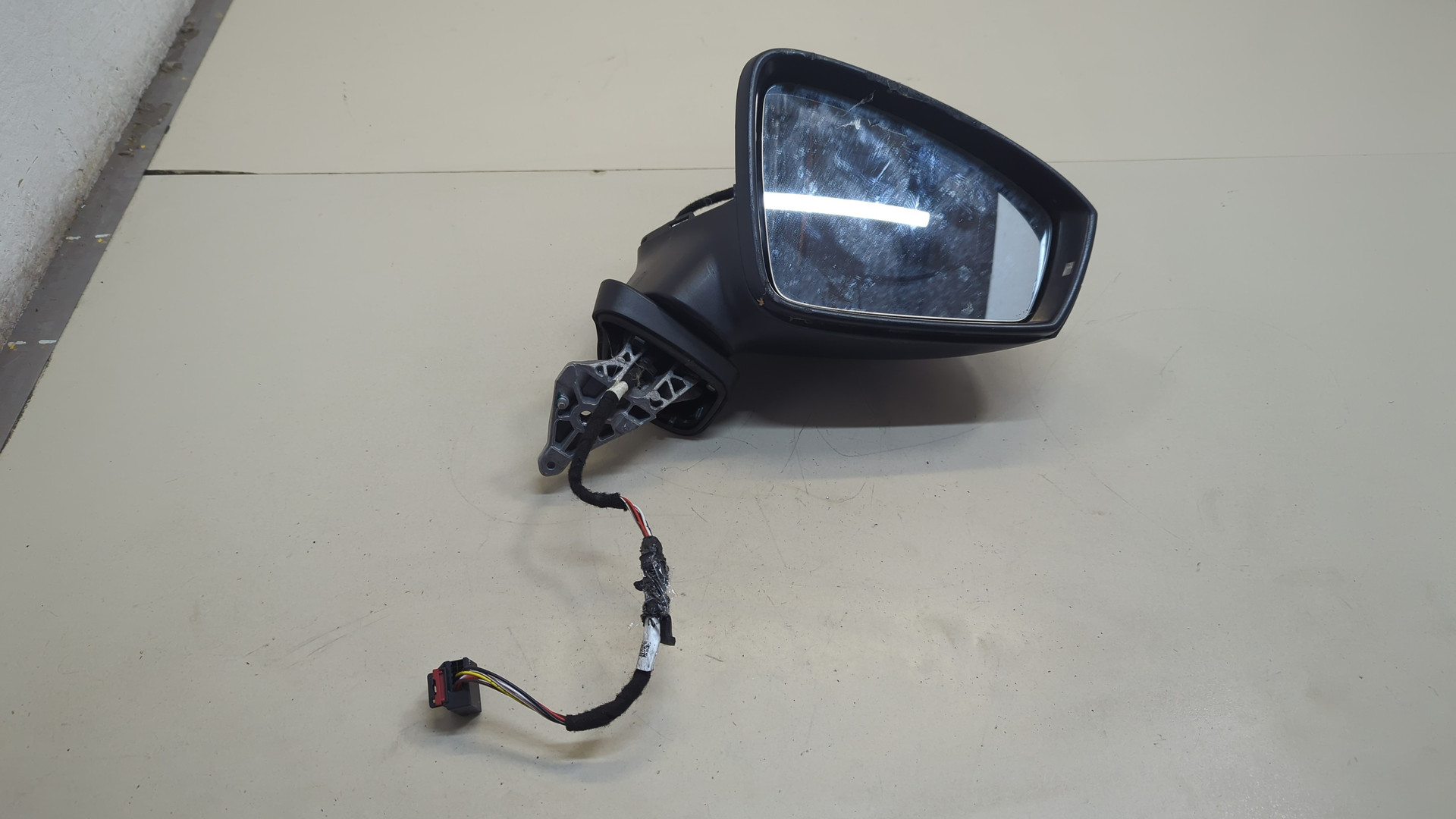 Зеркало правое электрическое