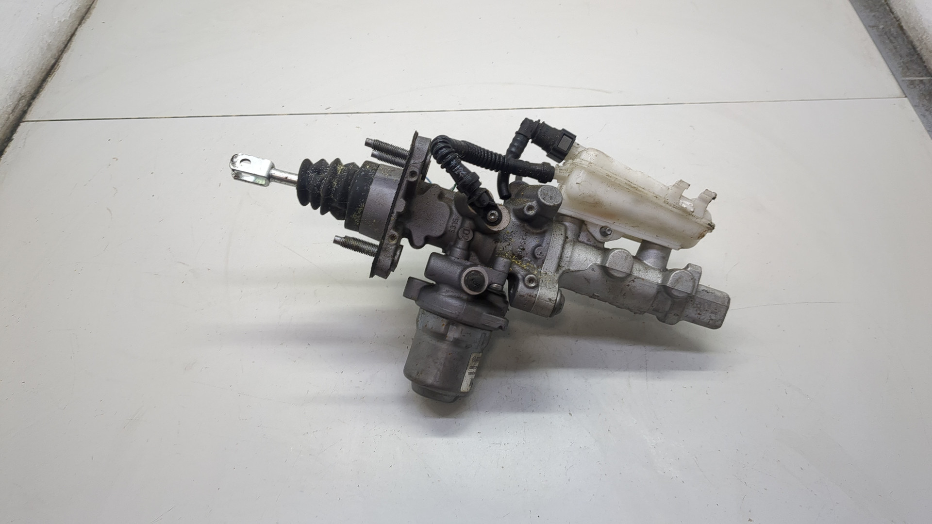 Цилиндр тормозной главный