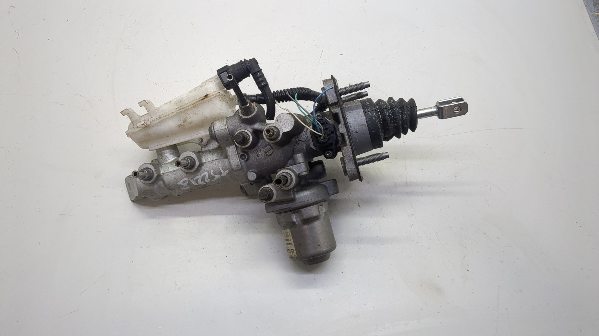 Цилиндр тормозной главный