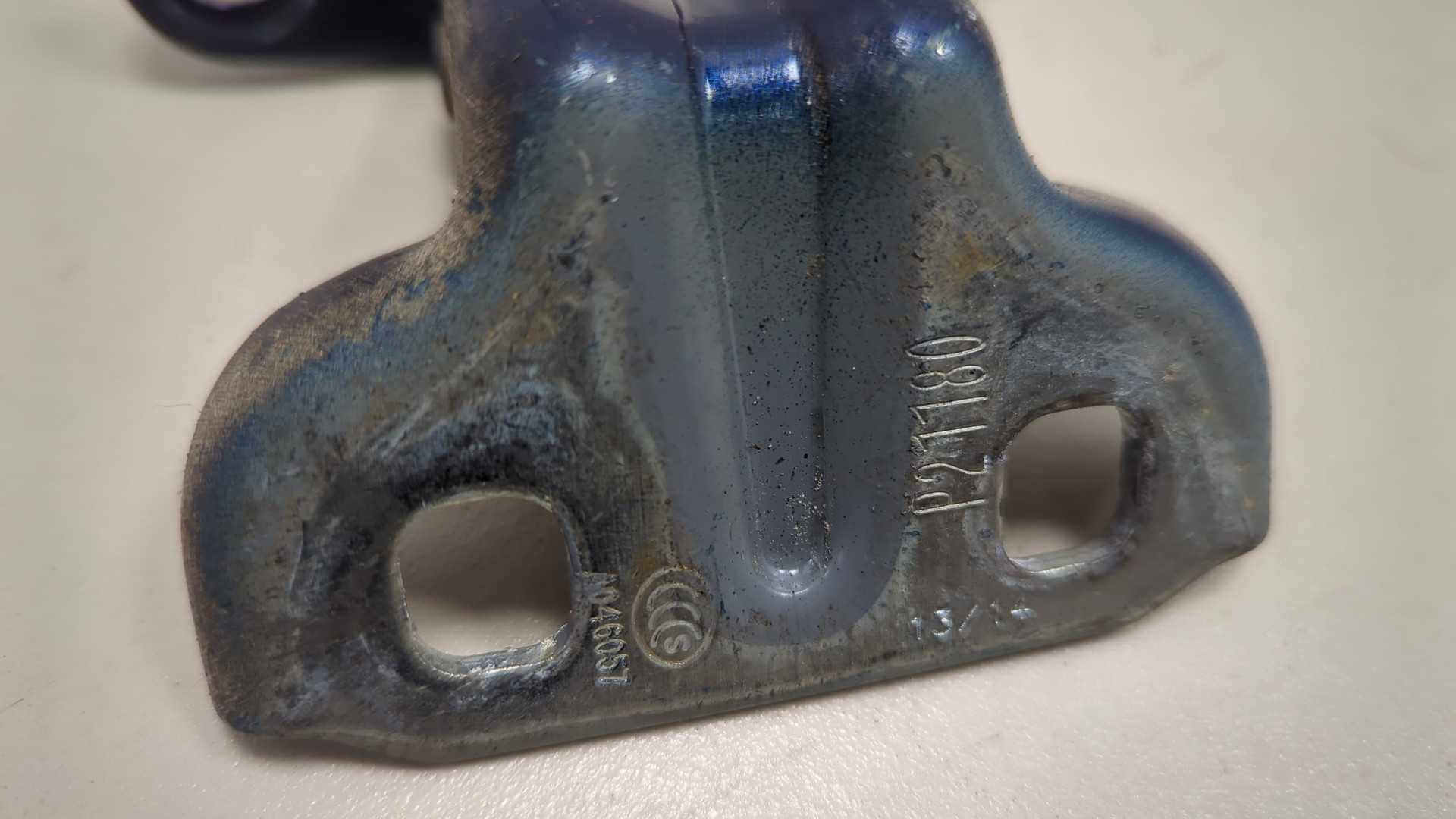 Петля двери