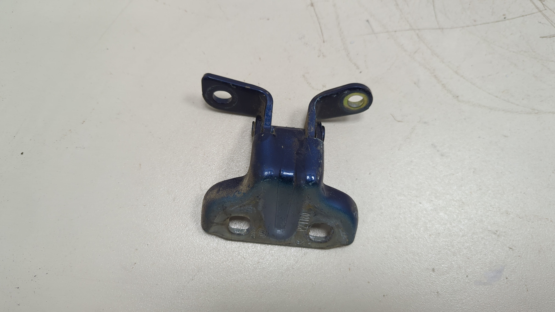 Петля двери