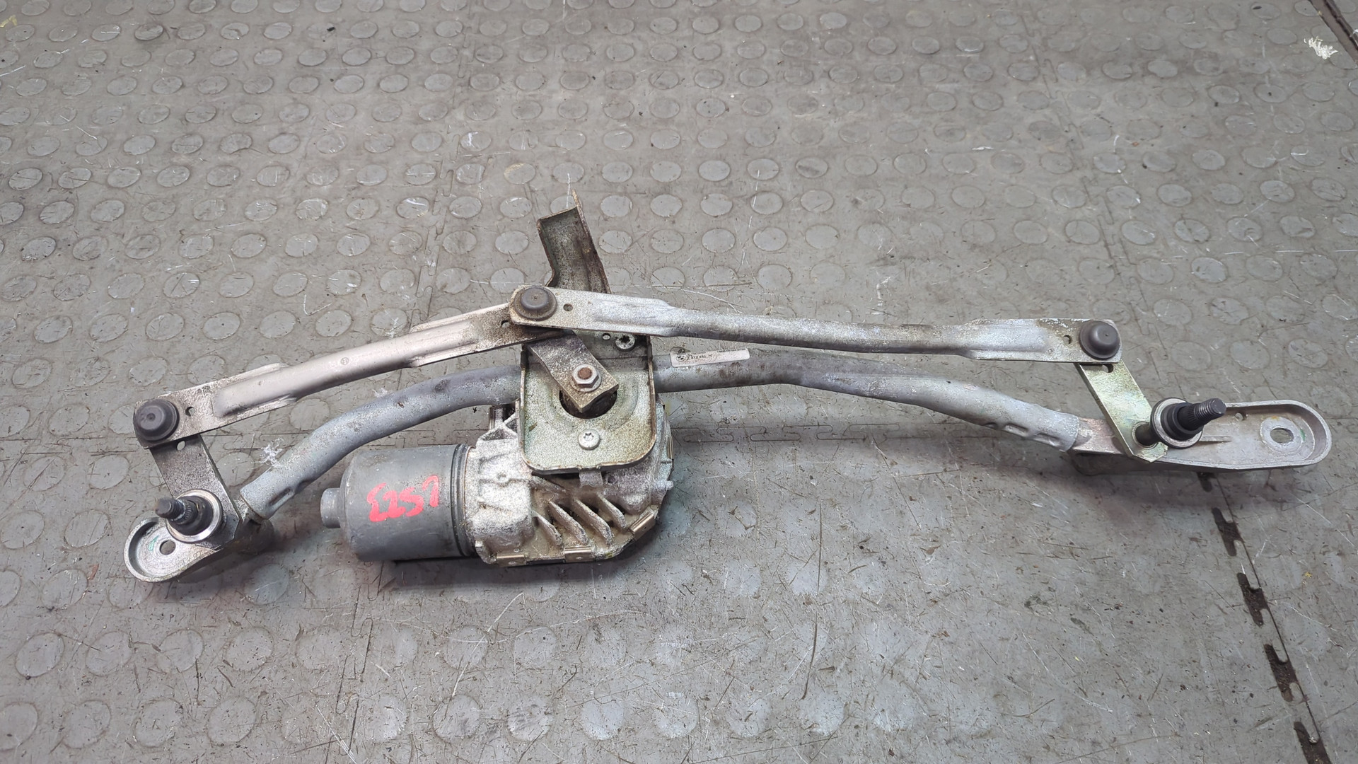 Трапеция стеклоочистителей