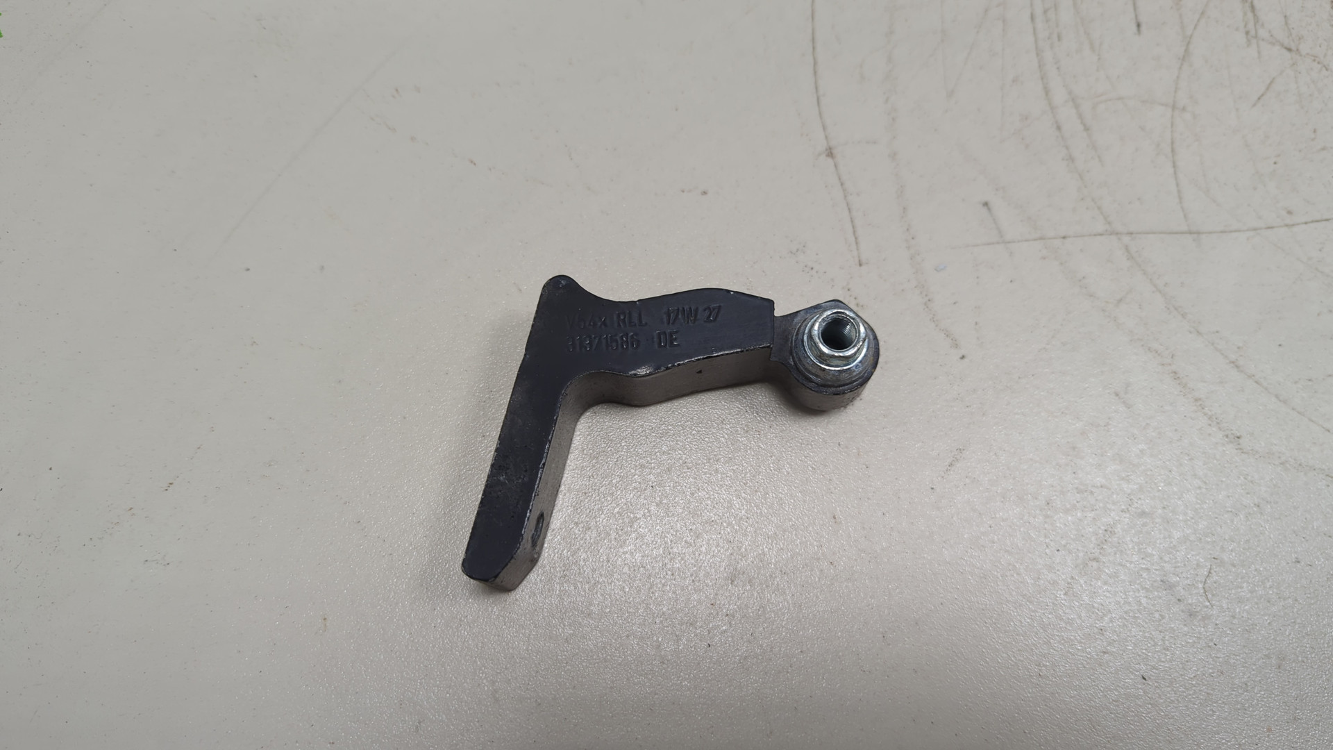 Петля двери