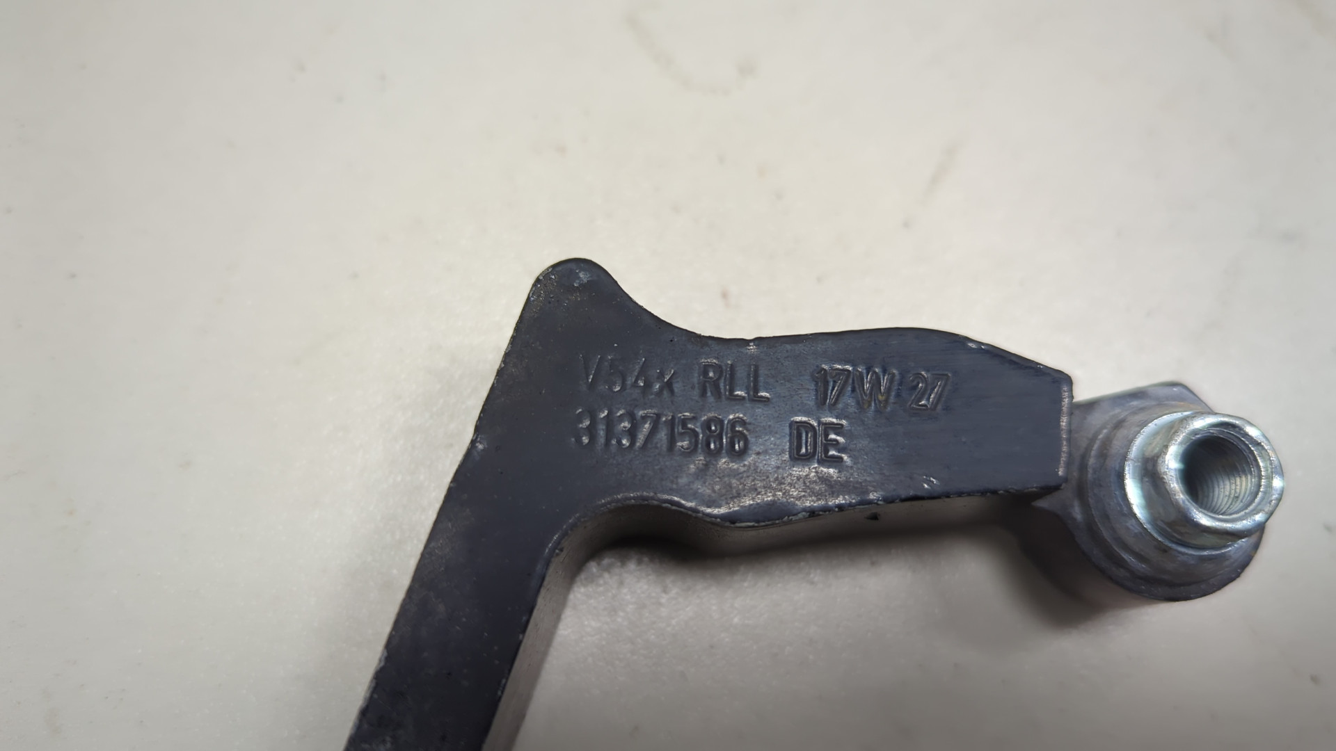 Петля двери