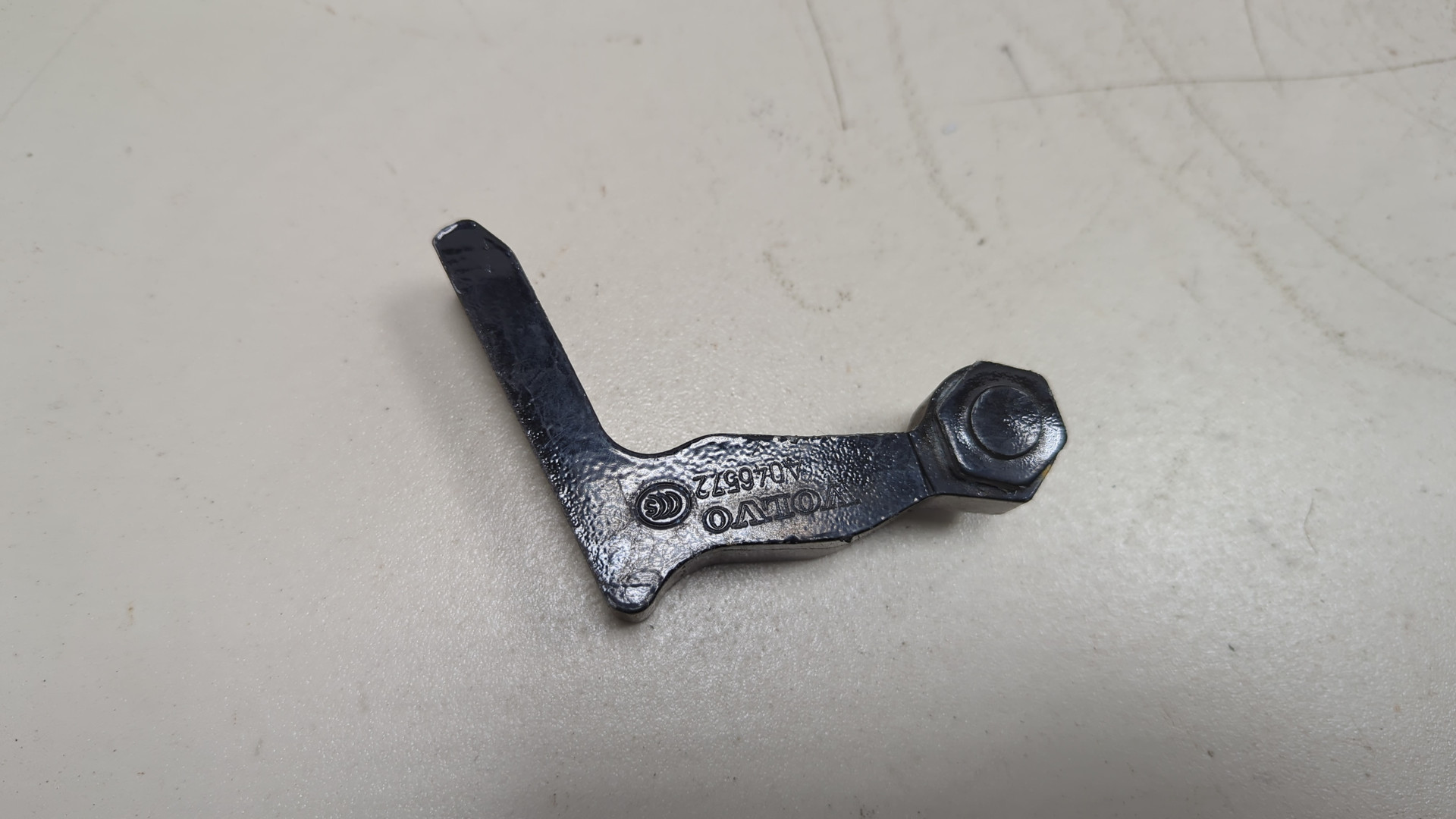 Петля двери