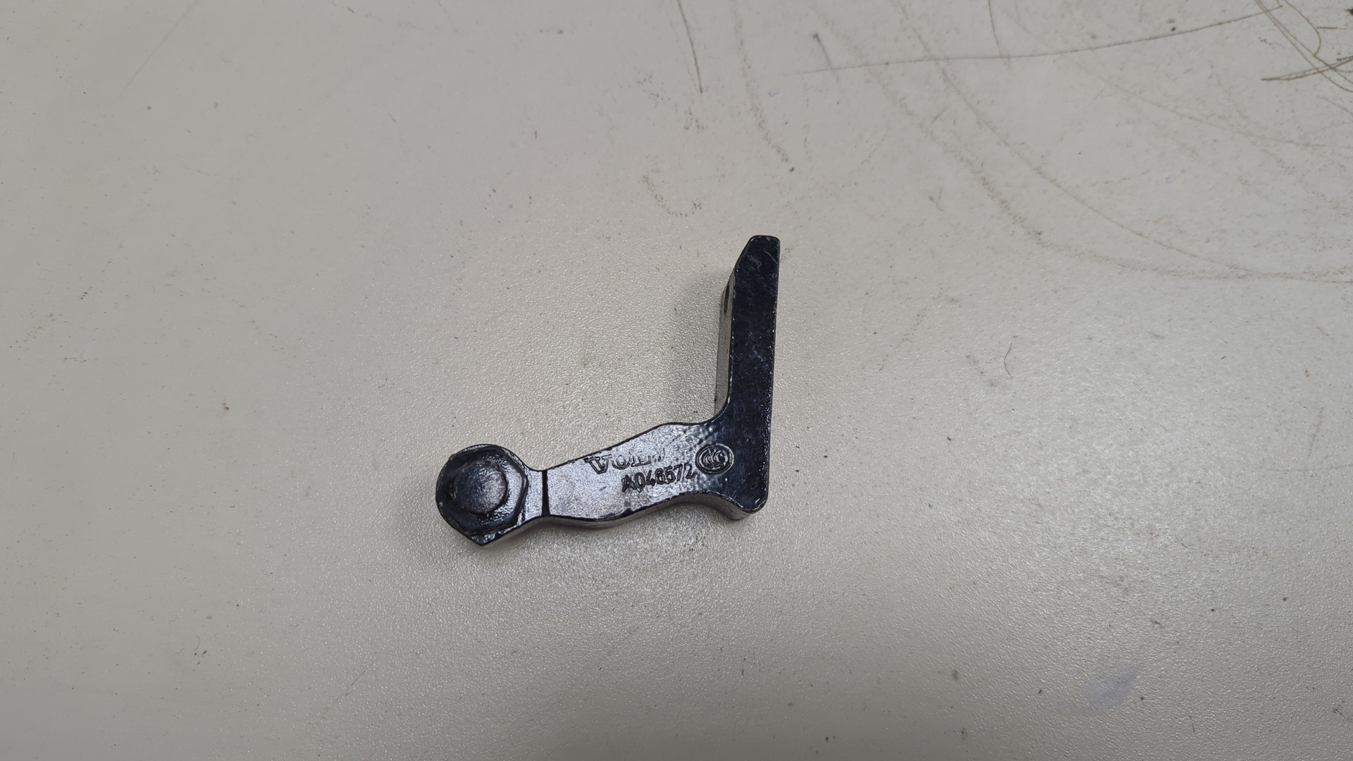 Петля двери