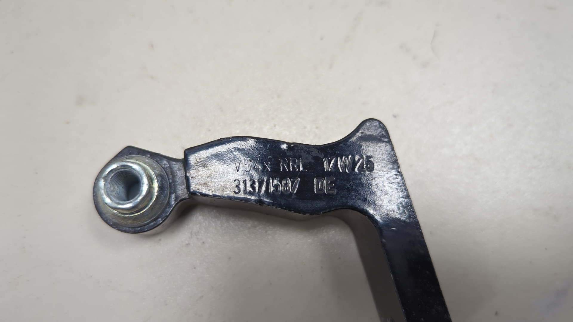 Петля двери