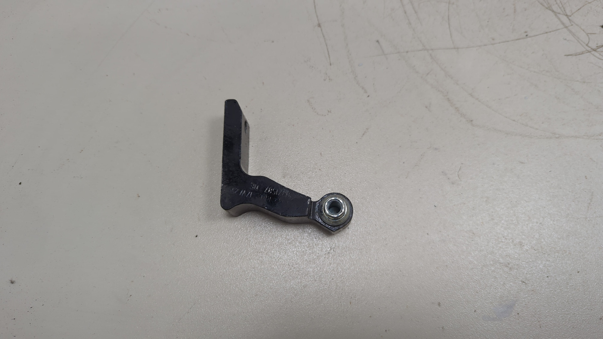 Петля двери