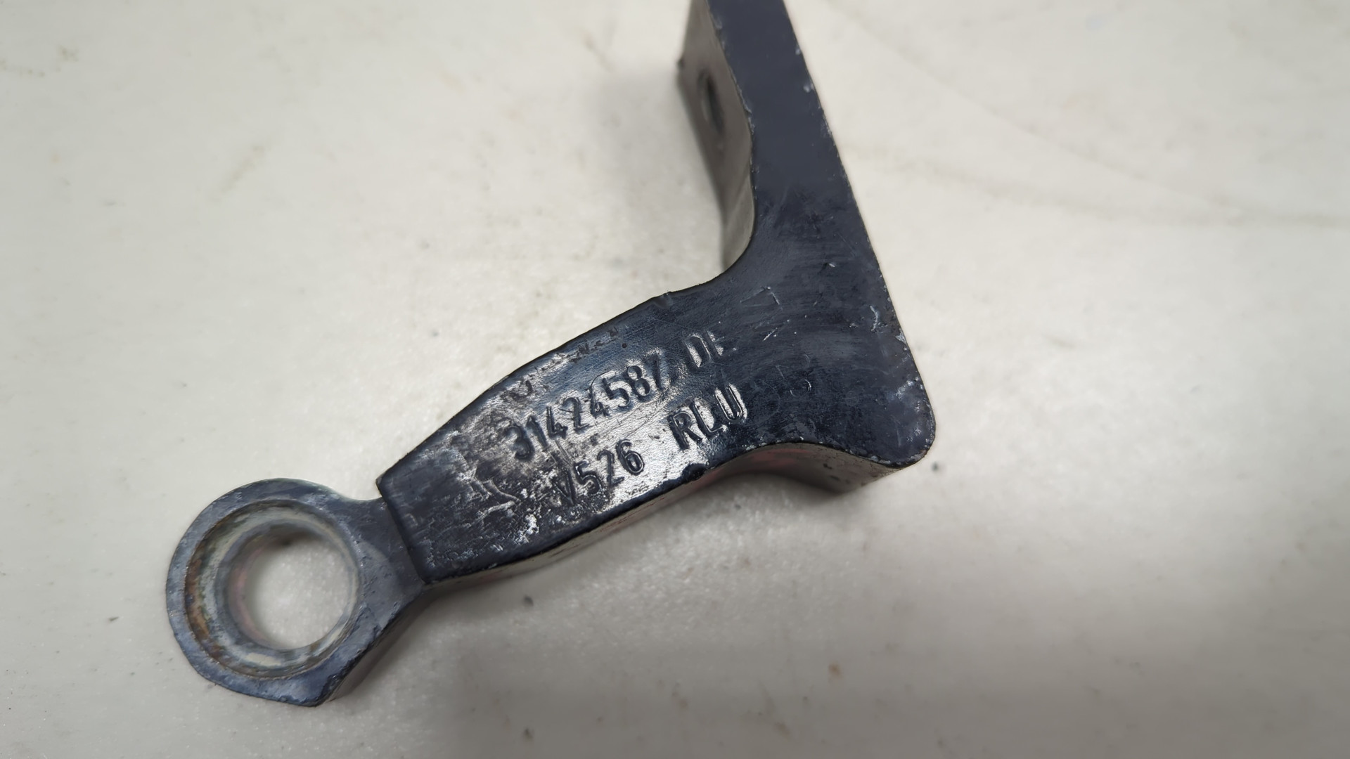 Петля двери