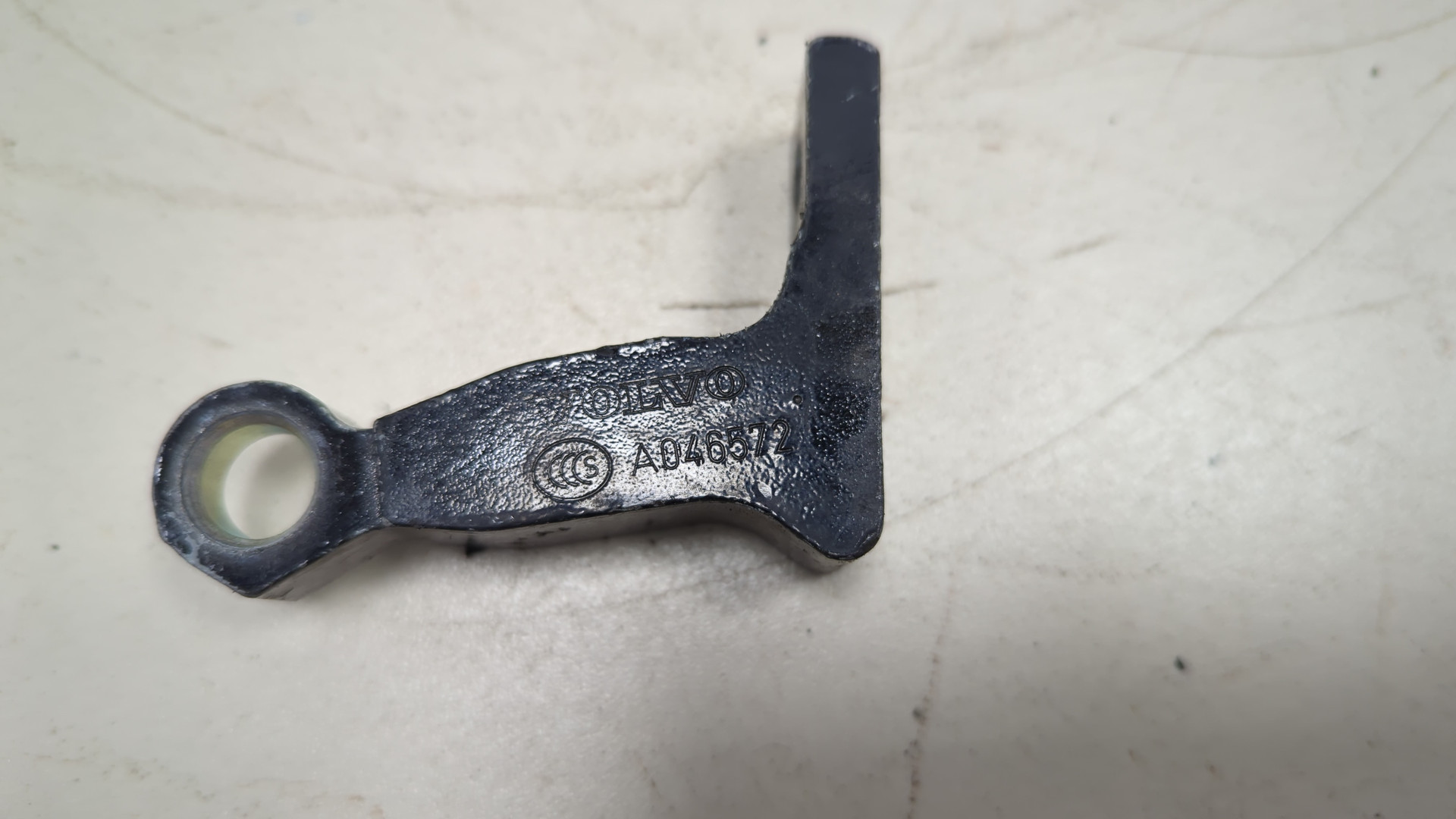 Петля двери