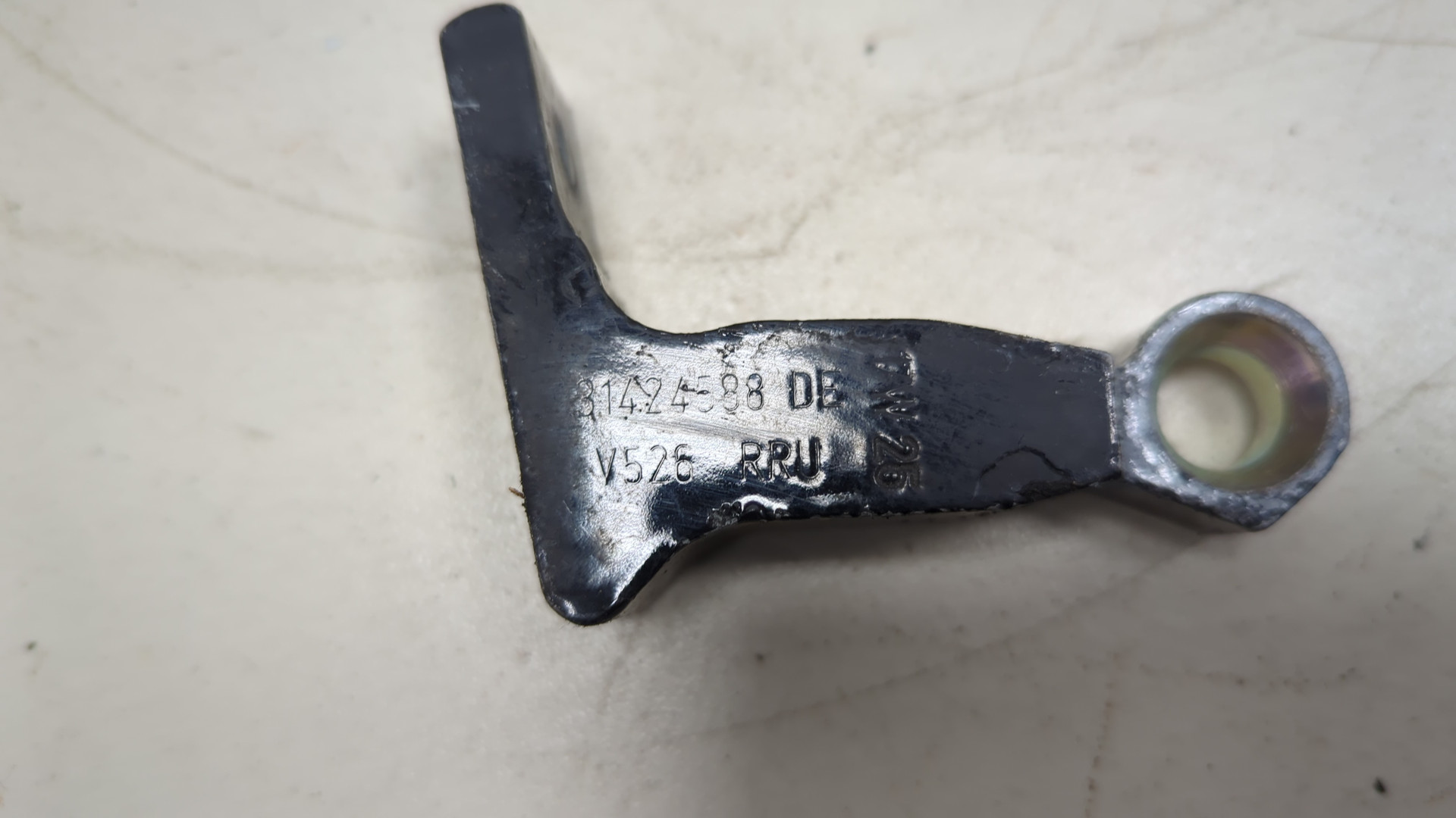 Петля двери