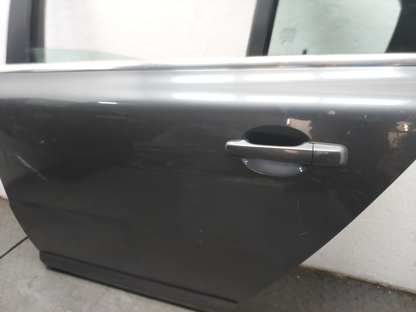 Дверь задняя левая