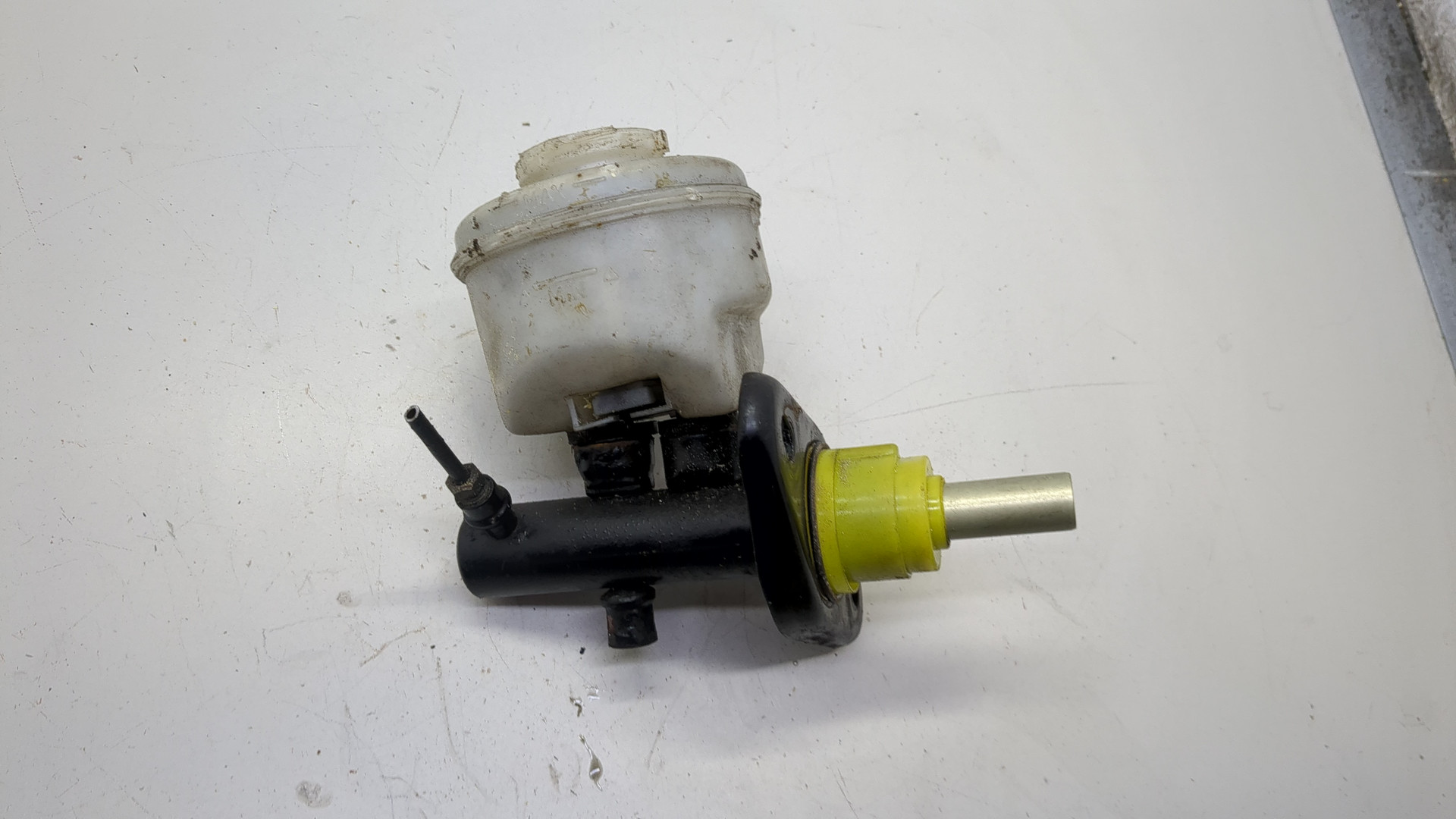 Цилиндр тормозной главный