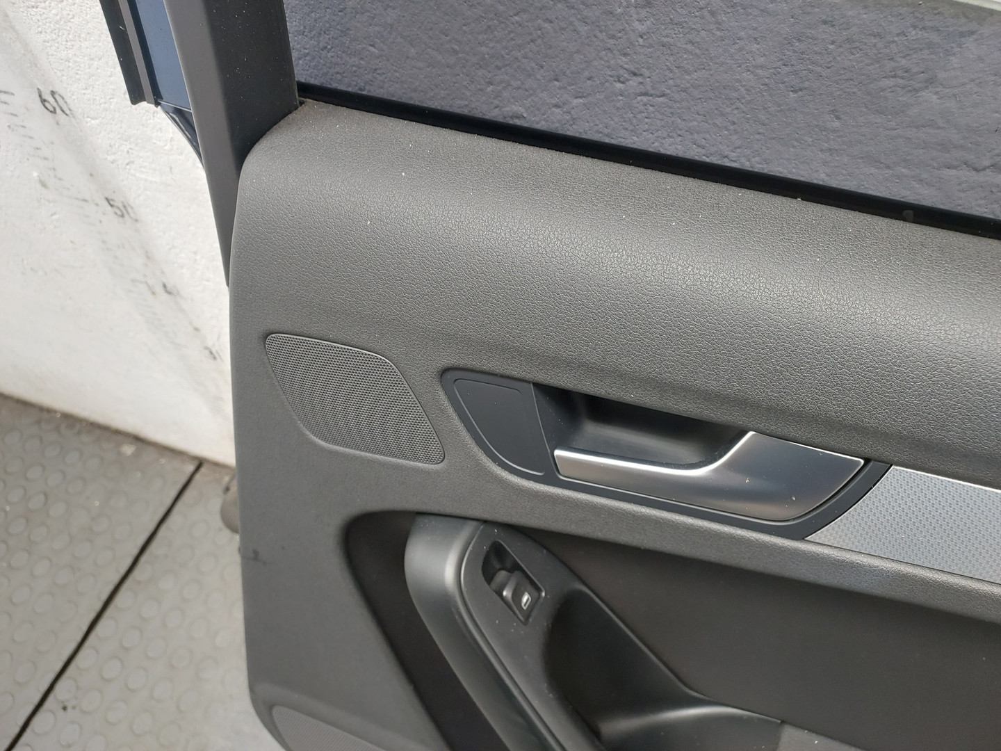 Дверь задняя правая