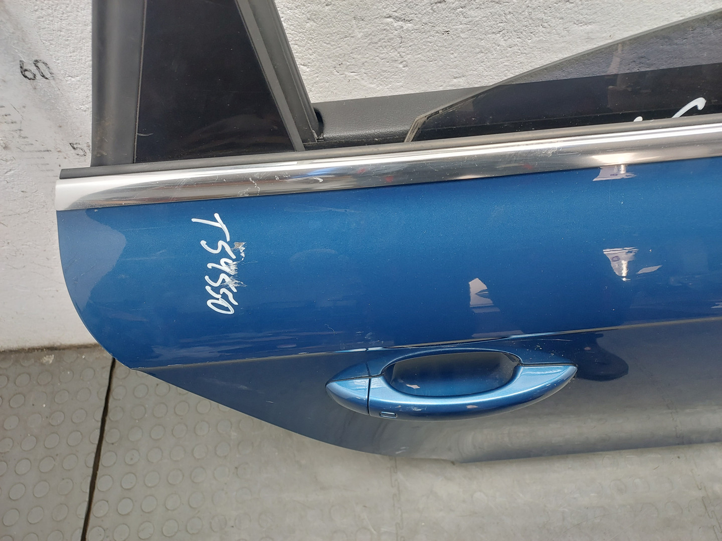 Дверь задняя правая