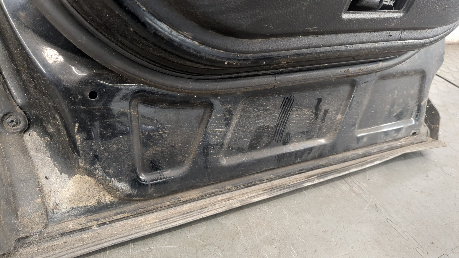 Дверь задняя левая