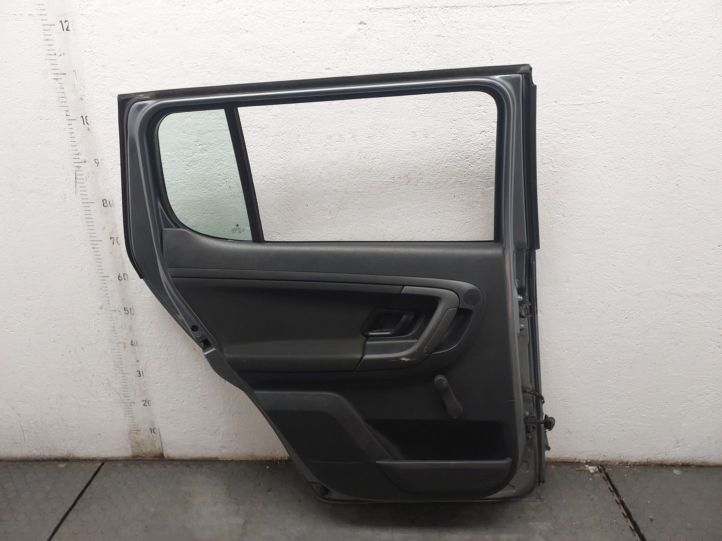 Дверь задняя левая