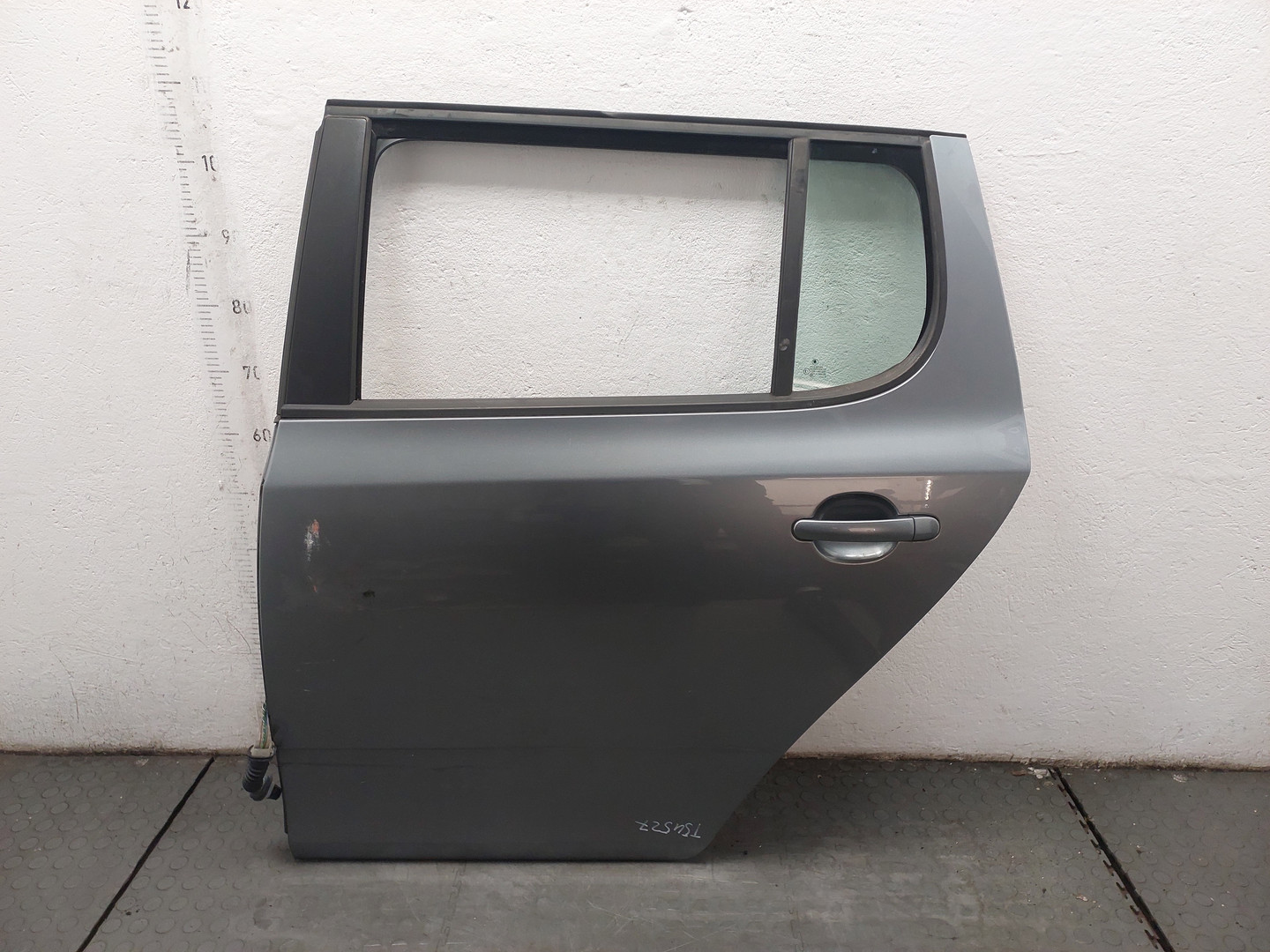 Дверь задняя левая