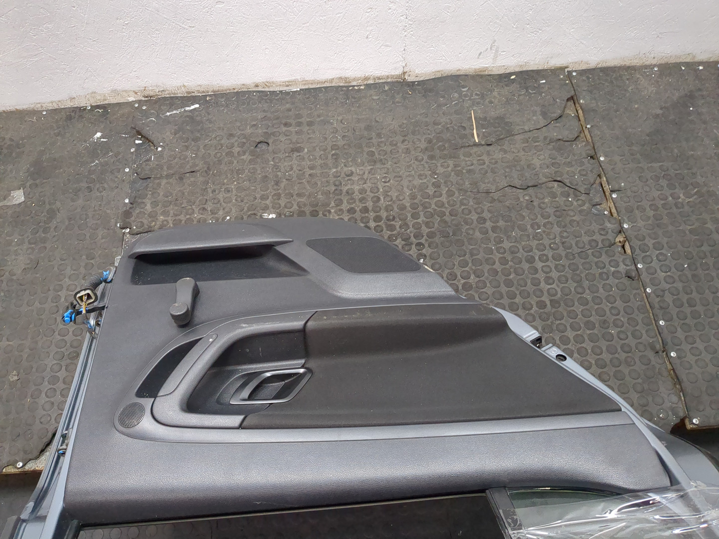 Дверь задняя левая