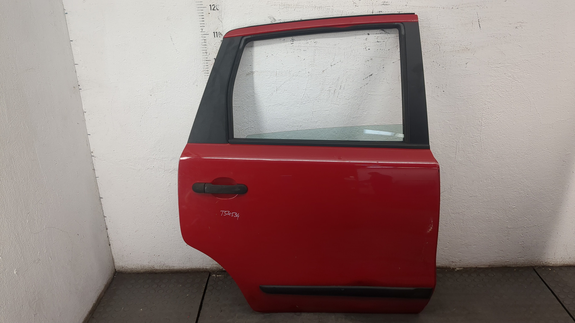 Дверь задняя правая