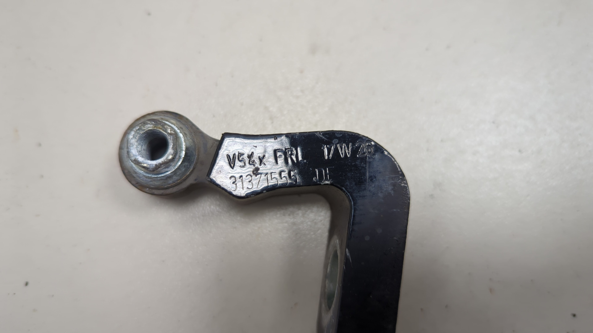 Петля двери