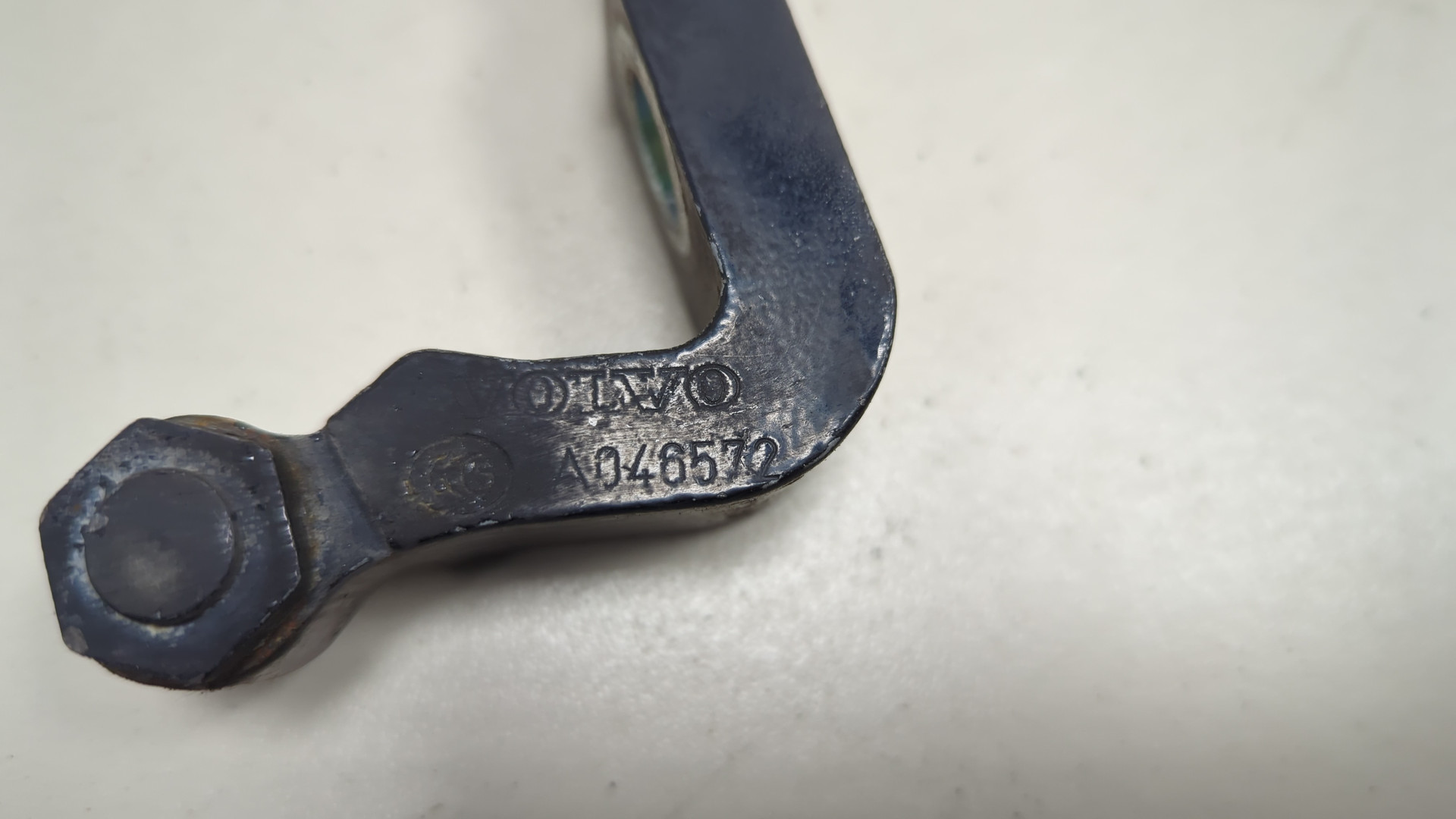 Петля двери