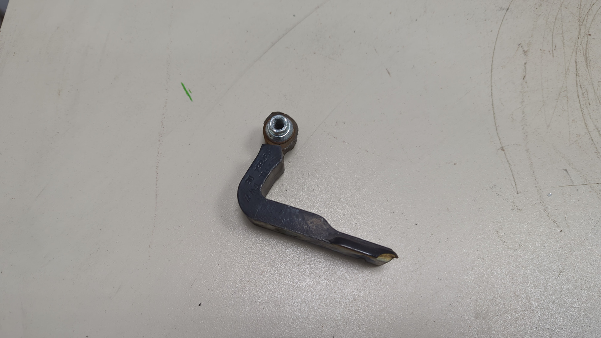 Петля двери