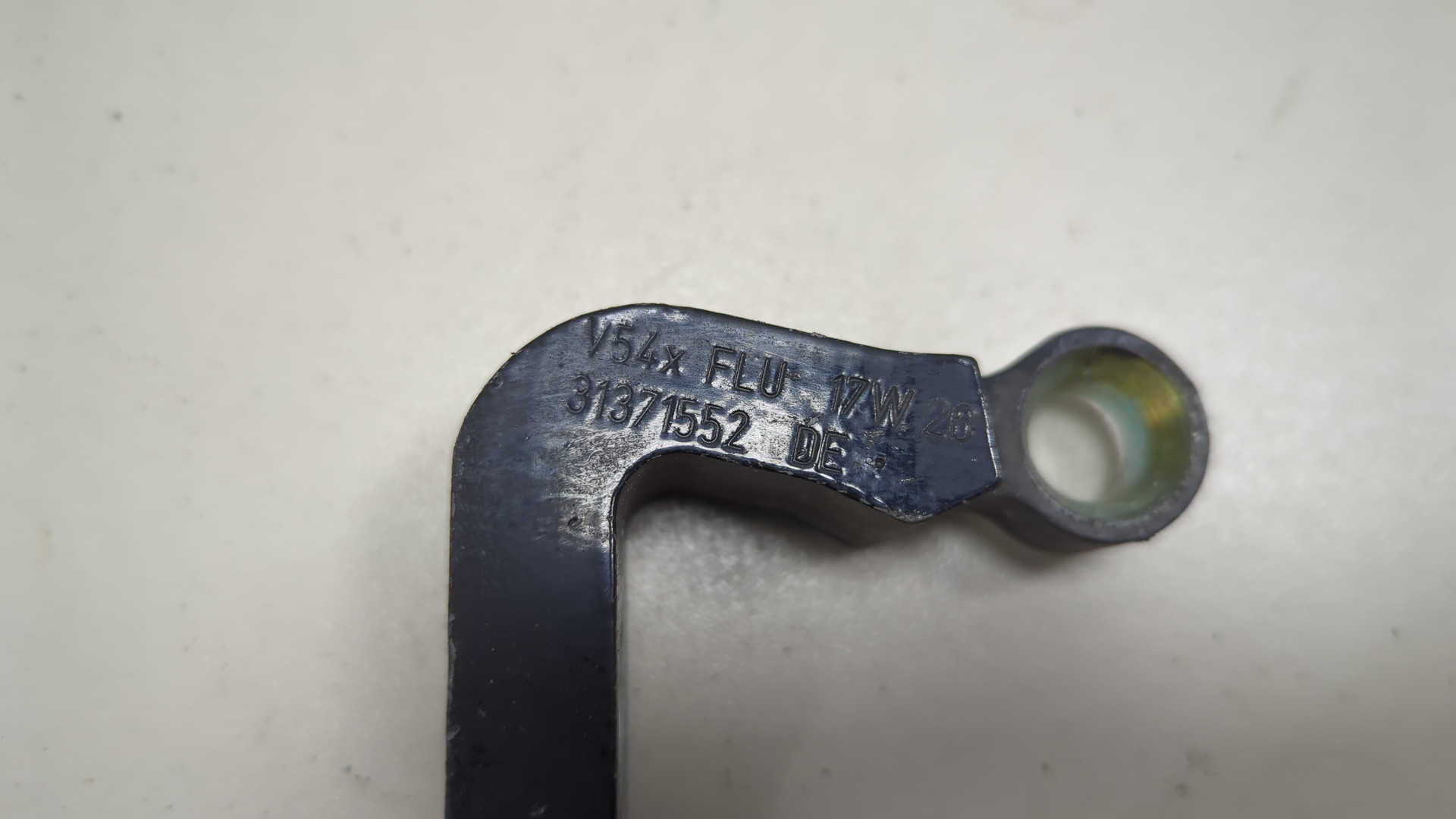 Петля двери