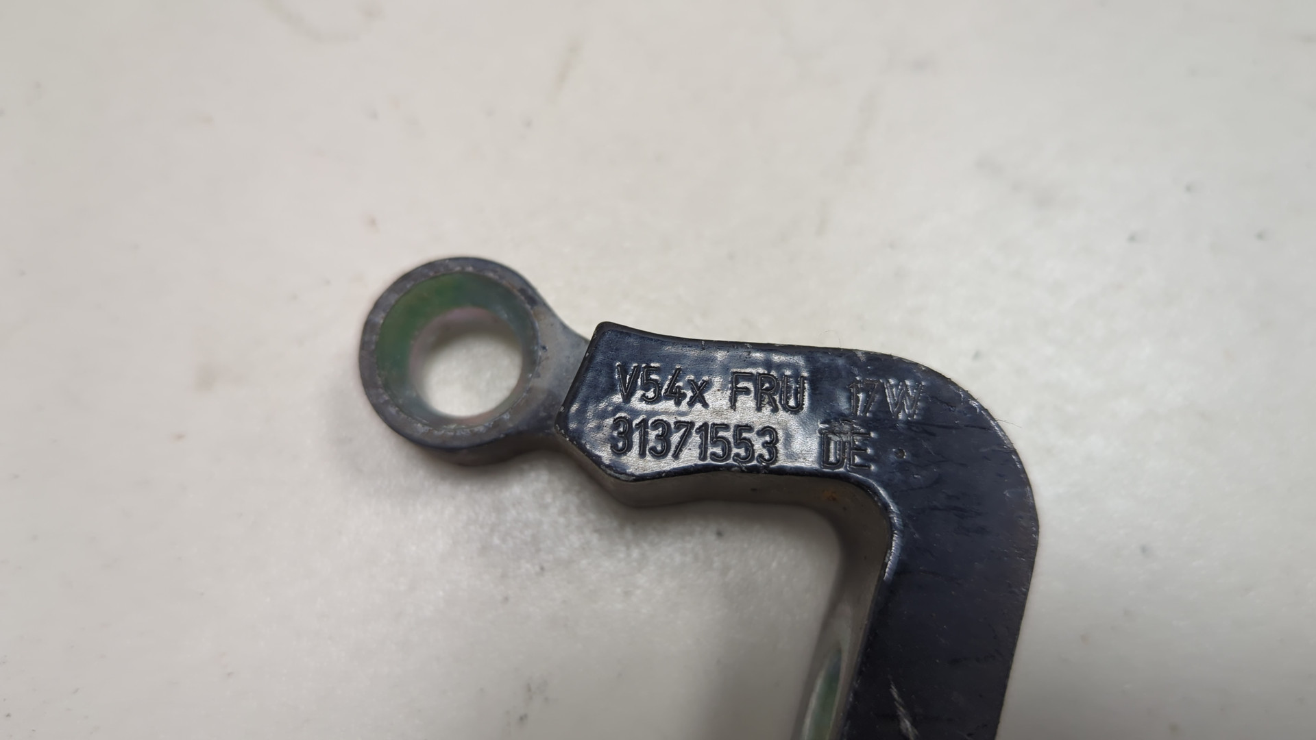 Петля двери