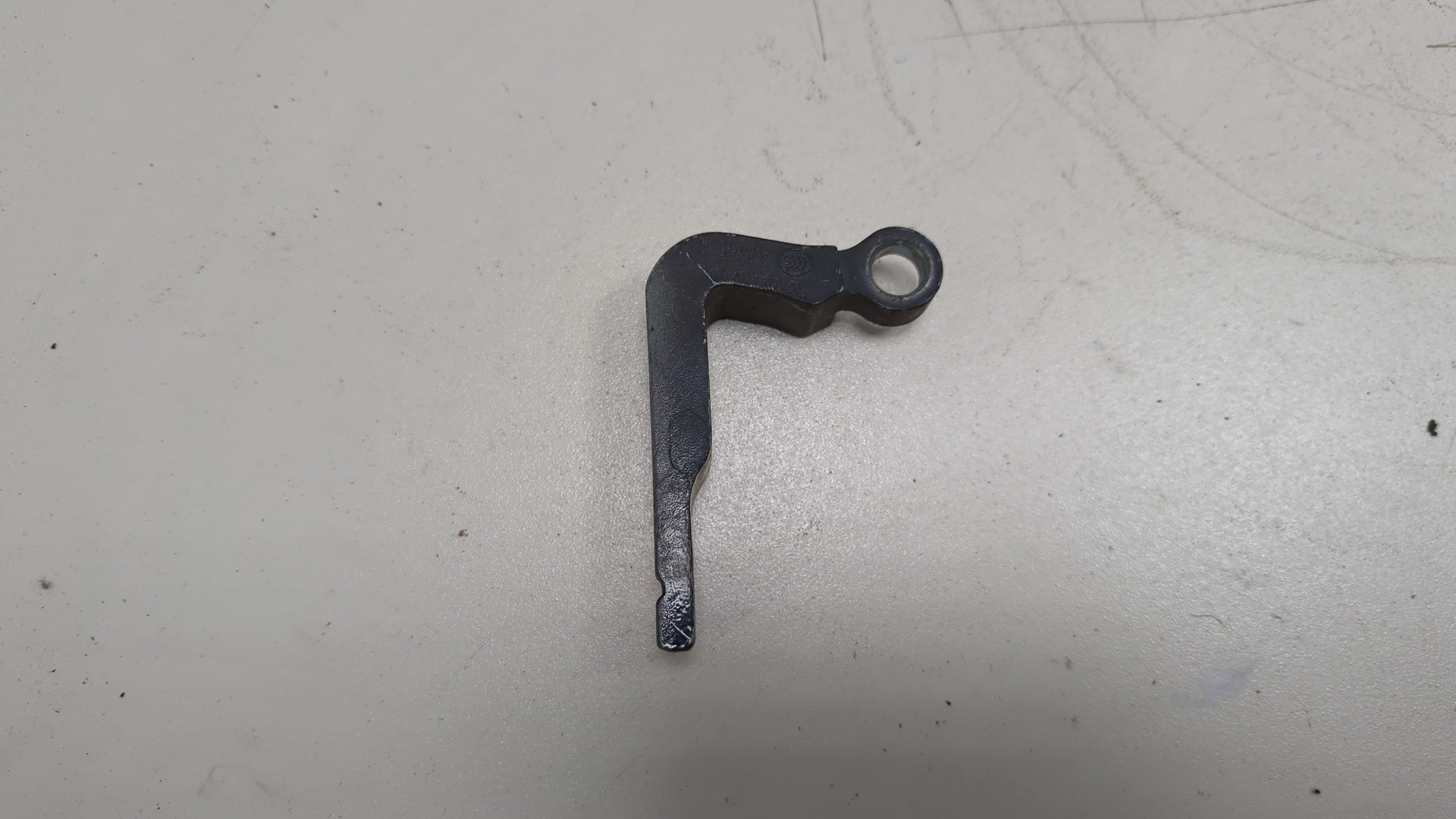 Петля двери