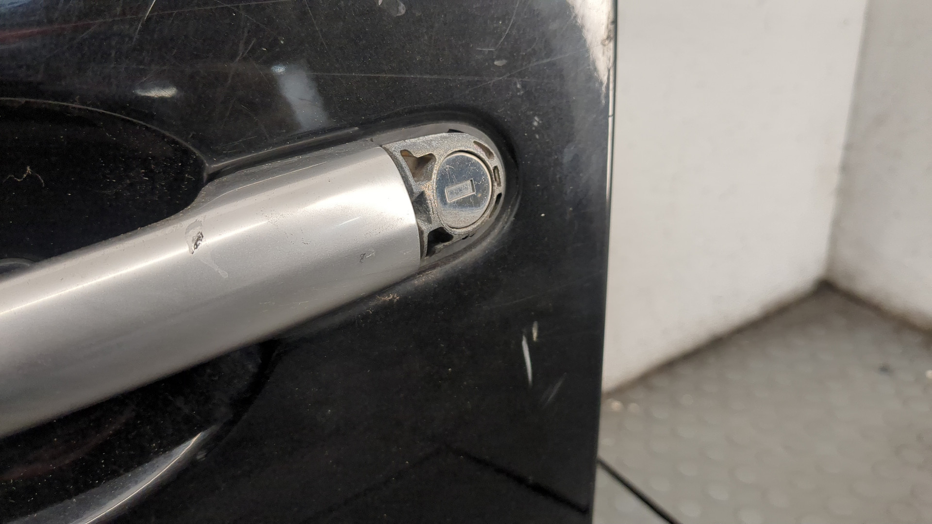 Дверь передняя левая